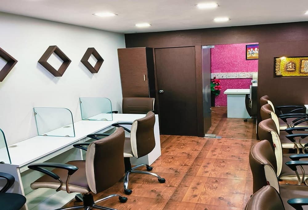 Spacious dedicated desk area with ergonomic seating & warm wood flooring, providing a comfortable and productive environment. Spacious dedicated desk area with ergonomic seating & warm wood flooring, providing a comfortable and productive environment.