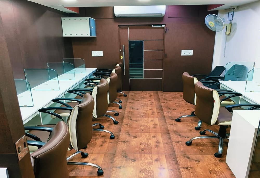 Spacious dedicated desk area with ergonomic seating & warm wood flooring, providing a comfortable and productive environment. Spacious dedicated desk area with ergonomic seating & warm wood flooring, providing a comfortable and productive environment.