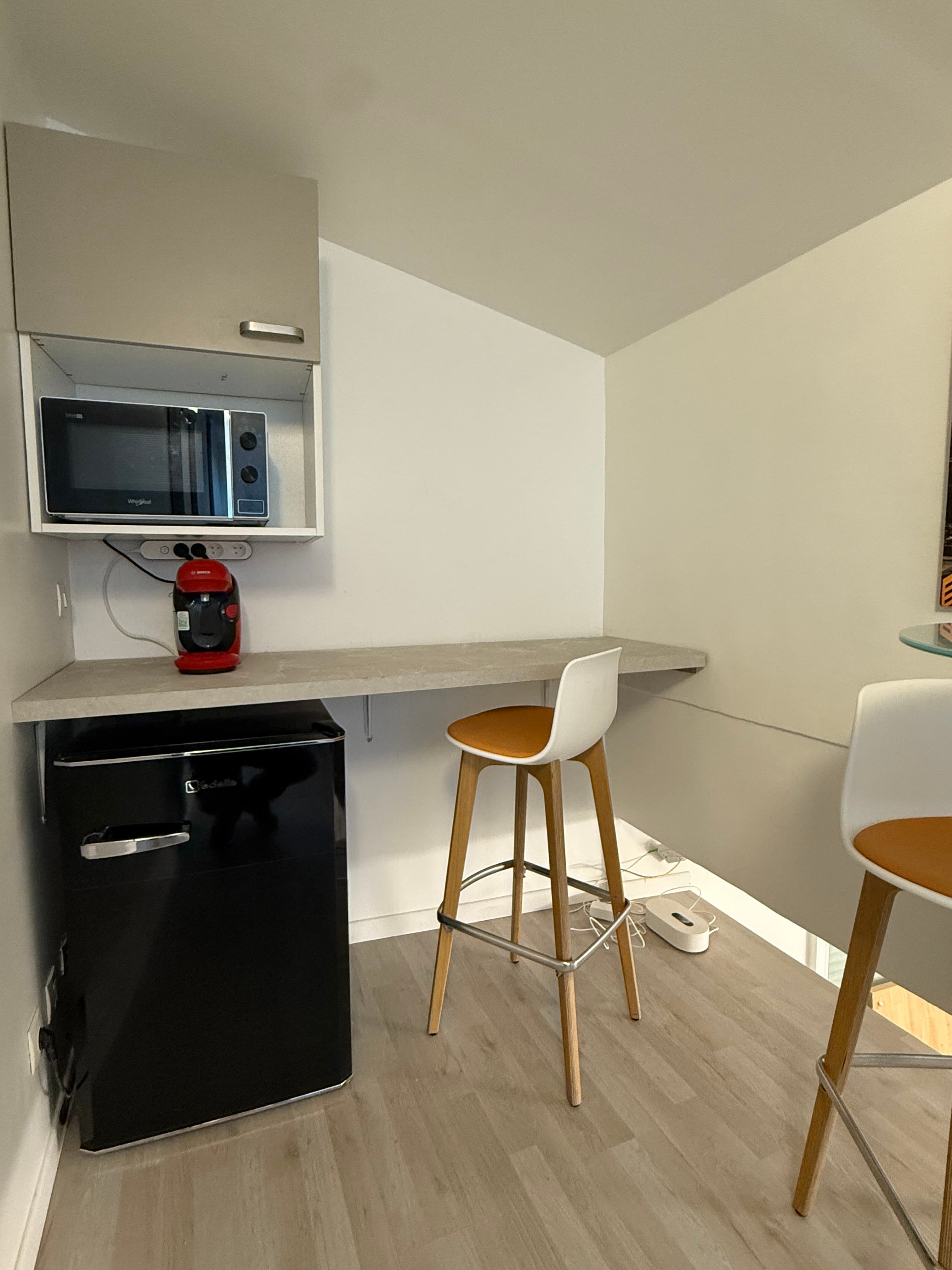 Kitchenette avec machine a cafe Kitchenette avec machine a cafe