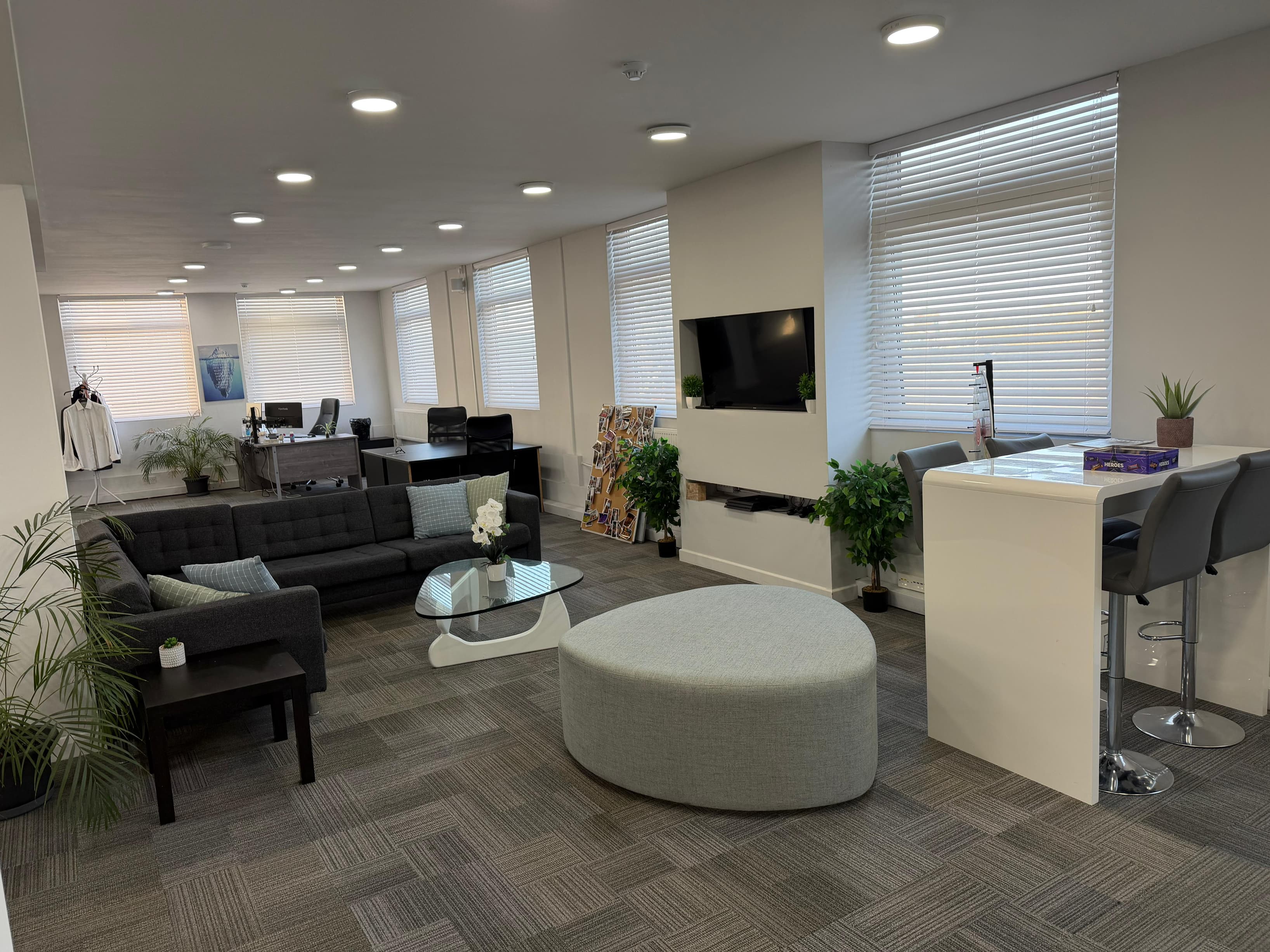 Medium private office