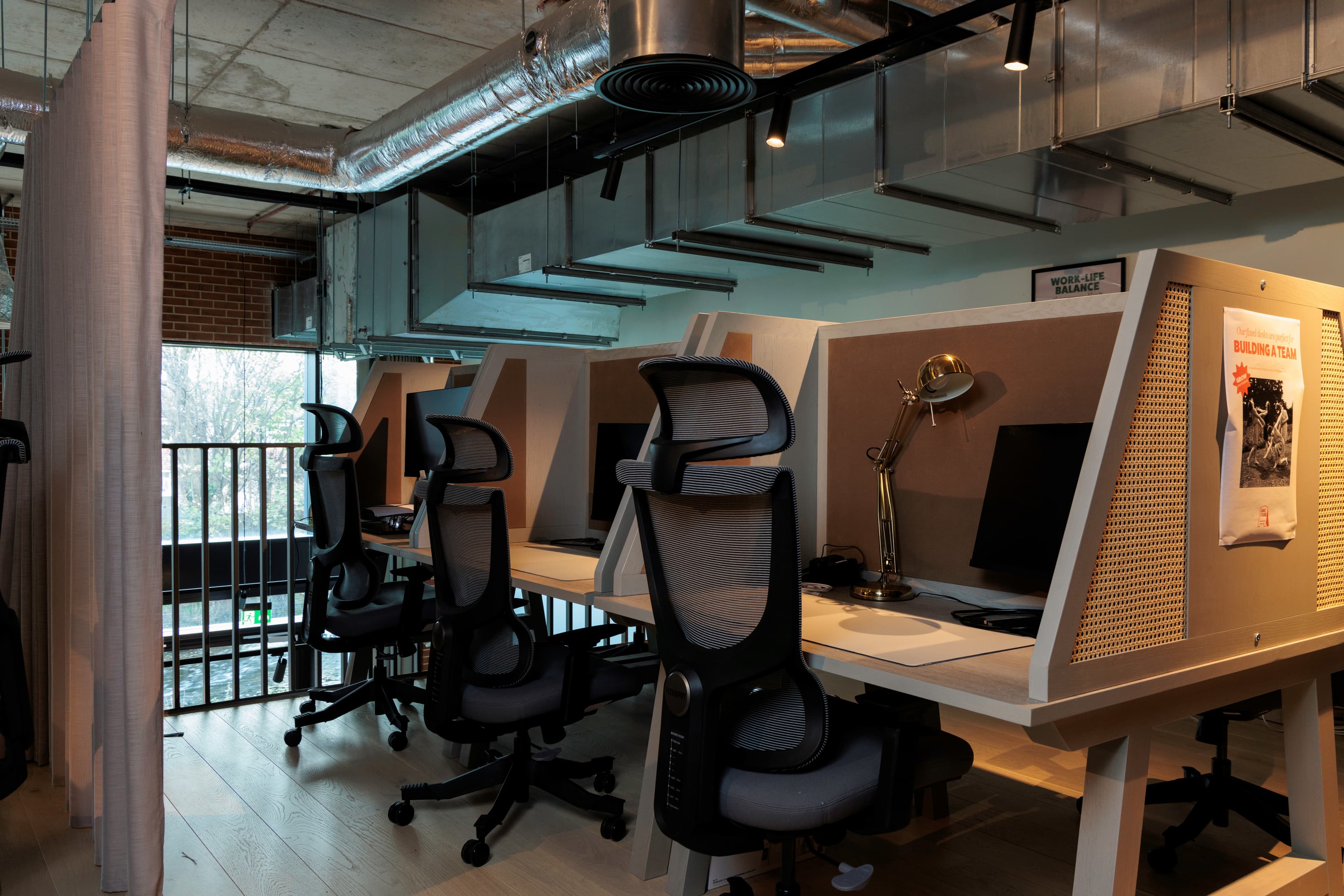 Fixed Desk Fixed Desk