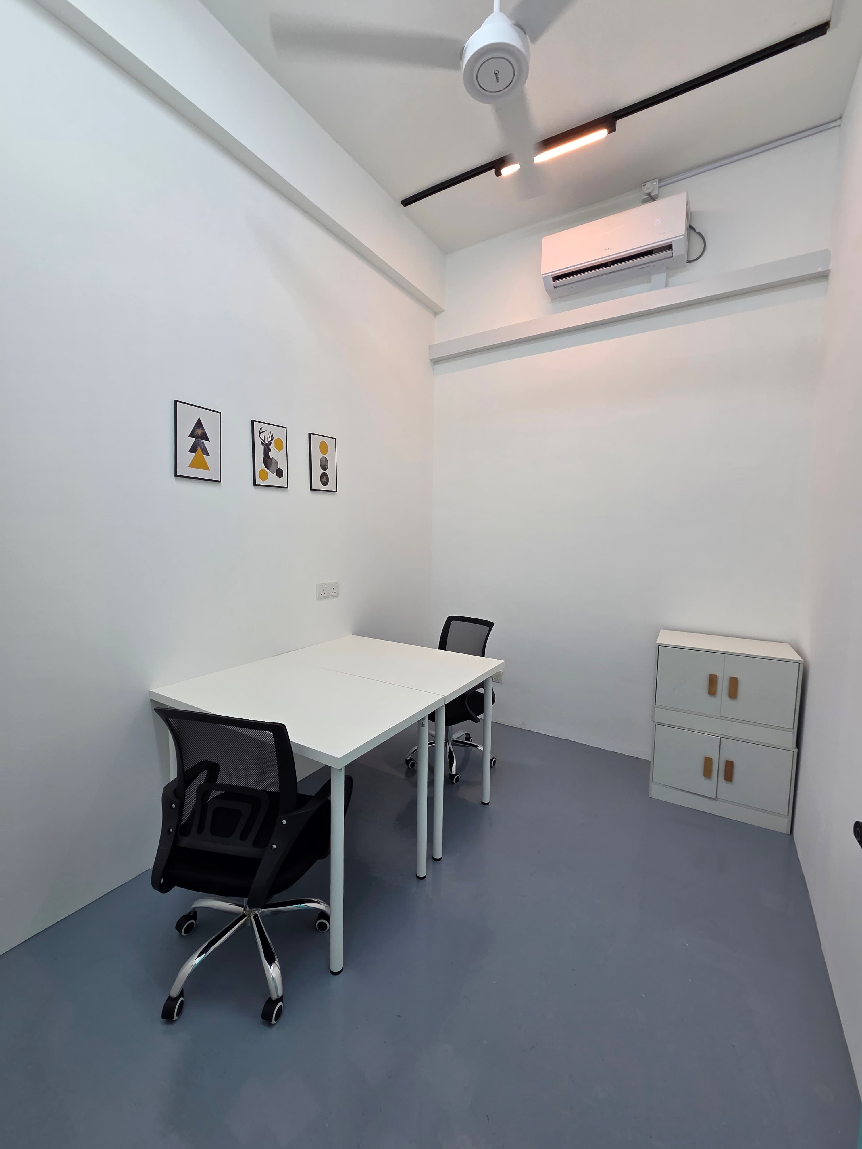 Office Room 7 (suitable for 2 pax)