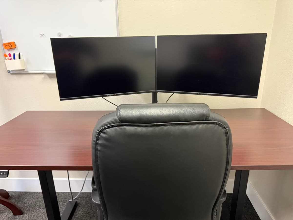 Desks with Dual Monitors Desks with Dual Monitors