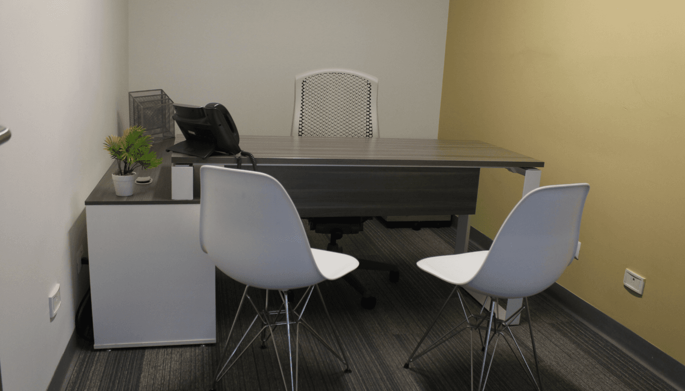 Oficinas equipadas para maximizar tu eficiencia y profesionalismo en un espacio cómodo, funcional y listo para ti.