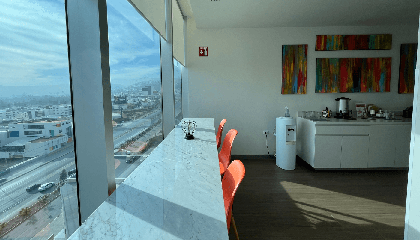 Trabaja con inspiración diaria gracias a una vista privilegiada que eleva tu enfoque, creatividad y bienestar profesional.