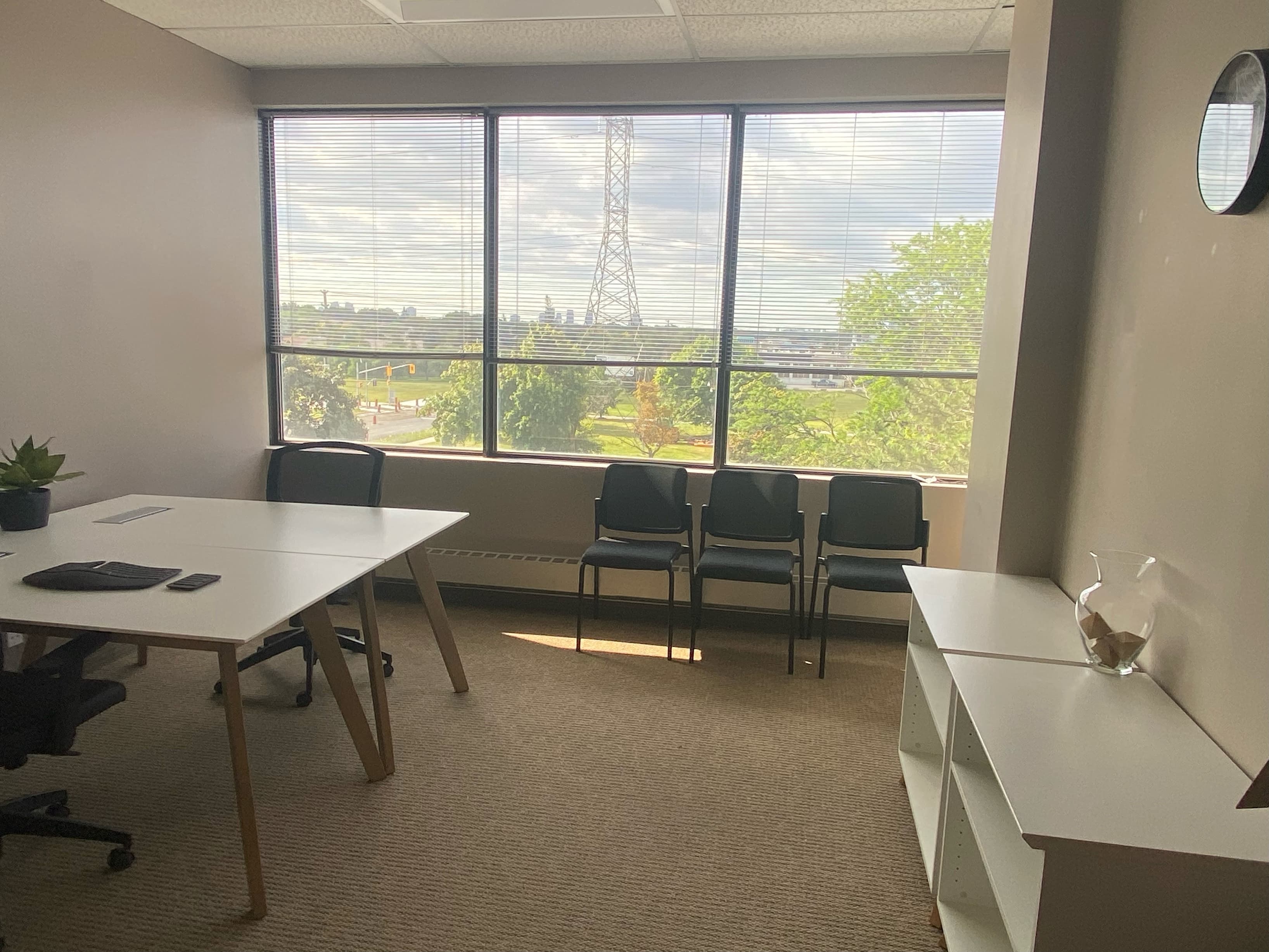 2 people window office