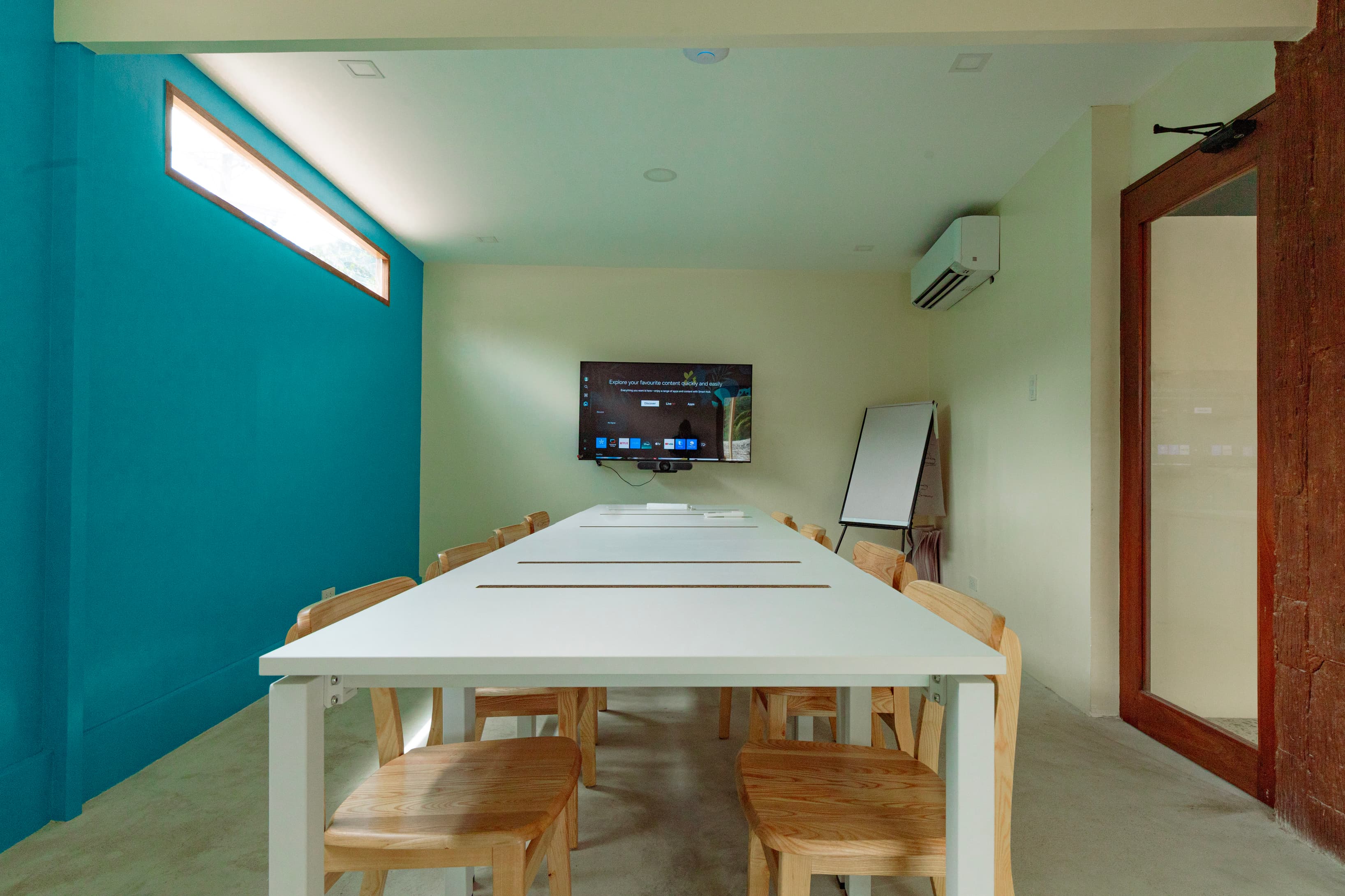 Our meeting rooms can accommodate up to 20 people.