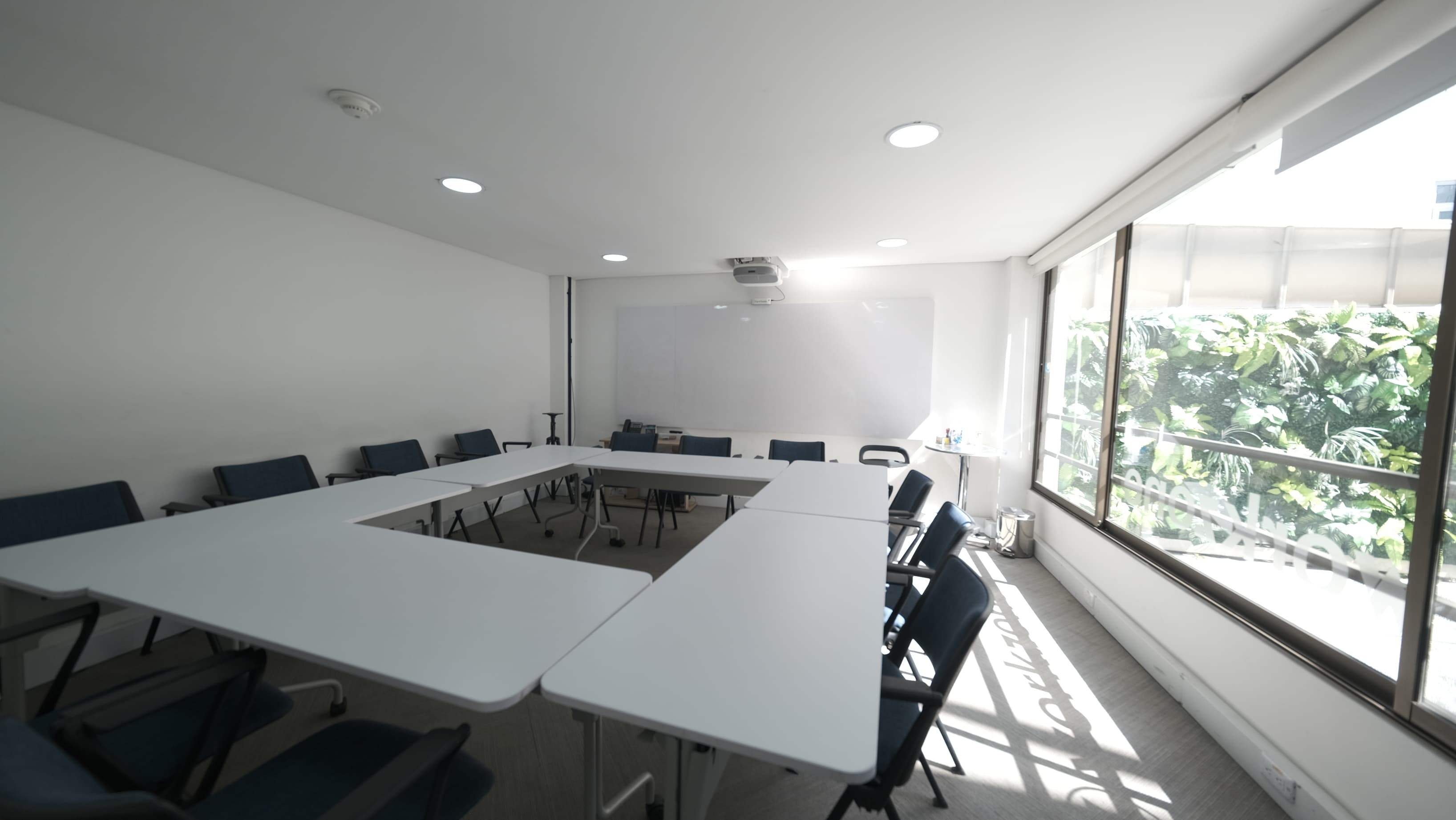 Sala capacidad de 12 a 20 personas