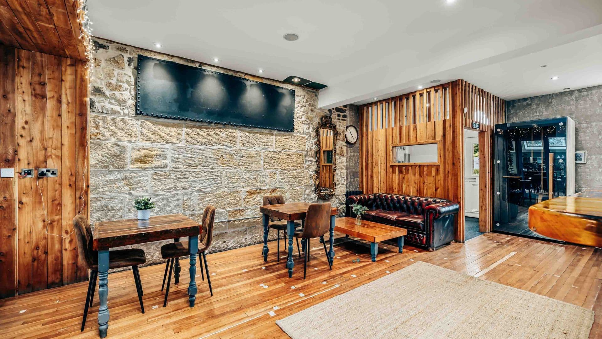 Entrance area and meeting space