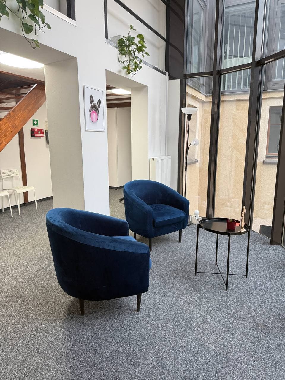 Comfortable armchairs for relaxing or informal networking