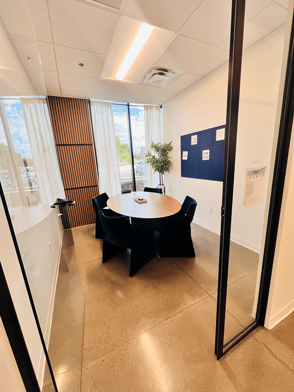 Nano Huddle Meeting Room