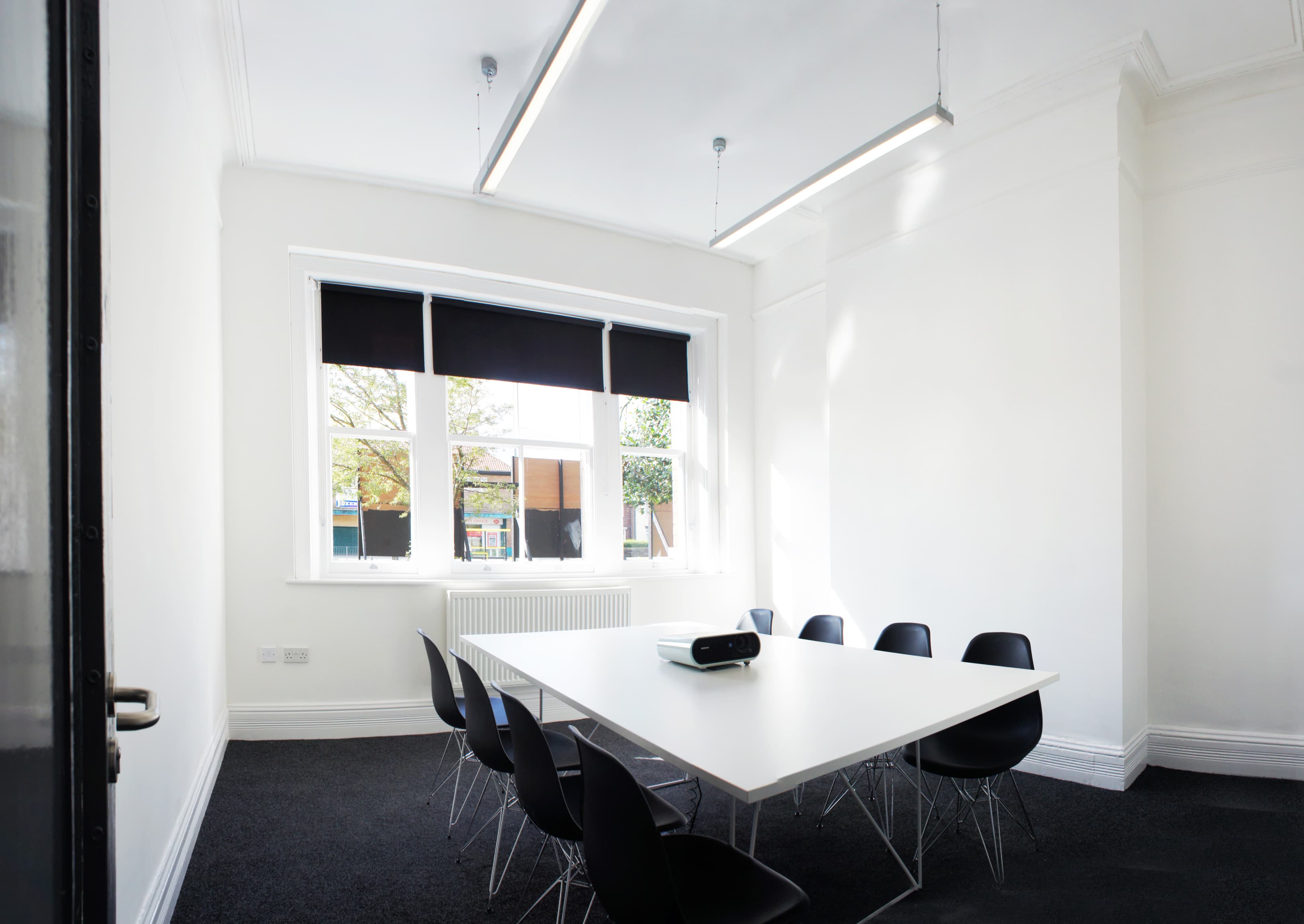 10 person meeting room 