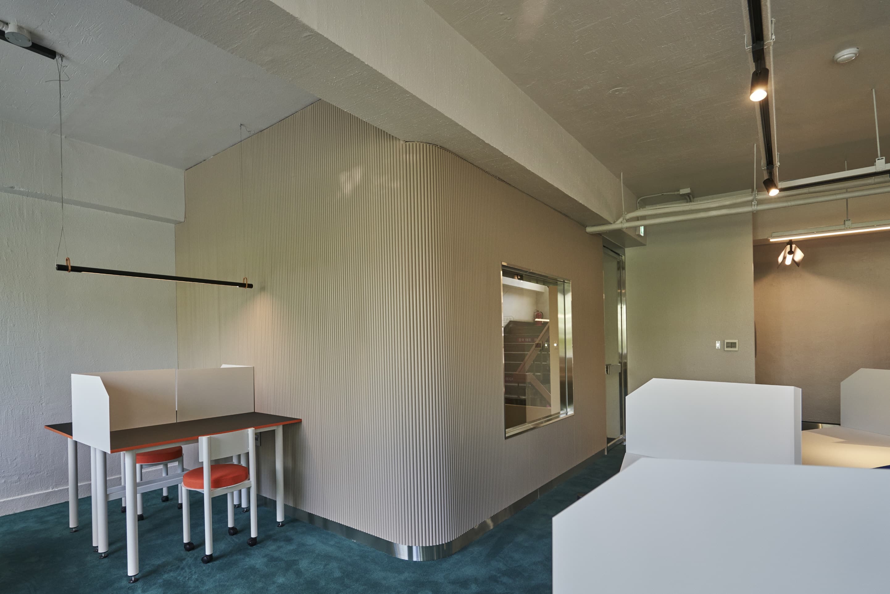 Common-desk in co-working space III Common-desk in co-working space III