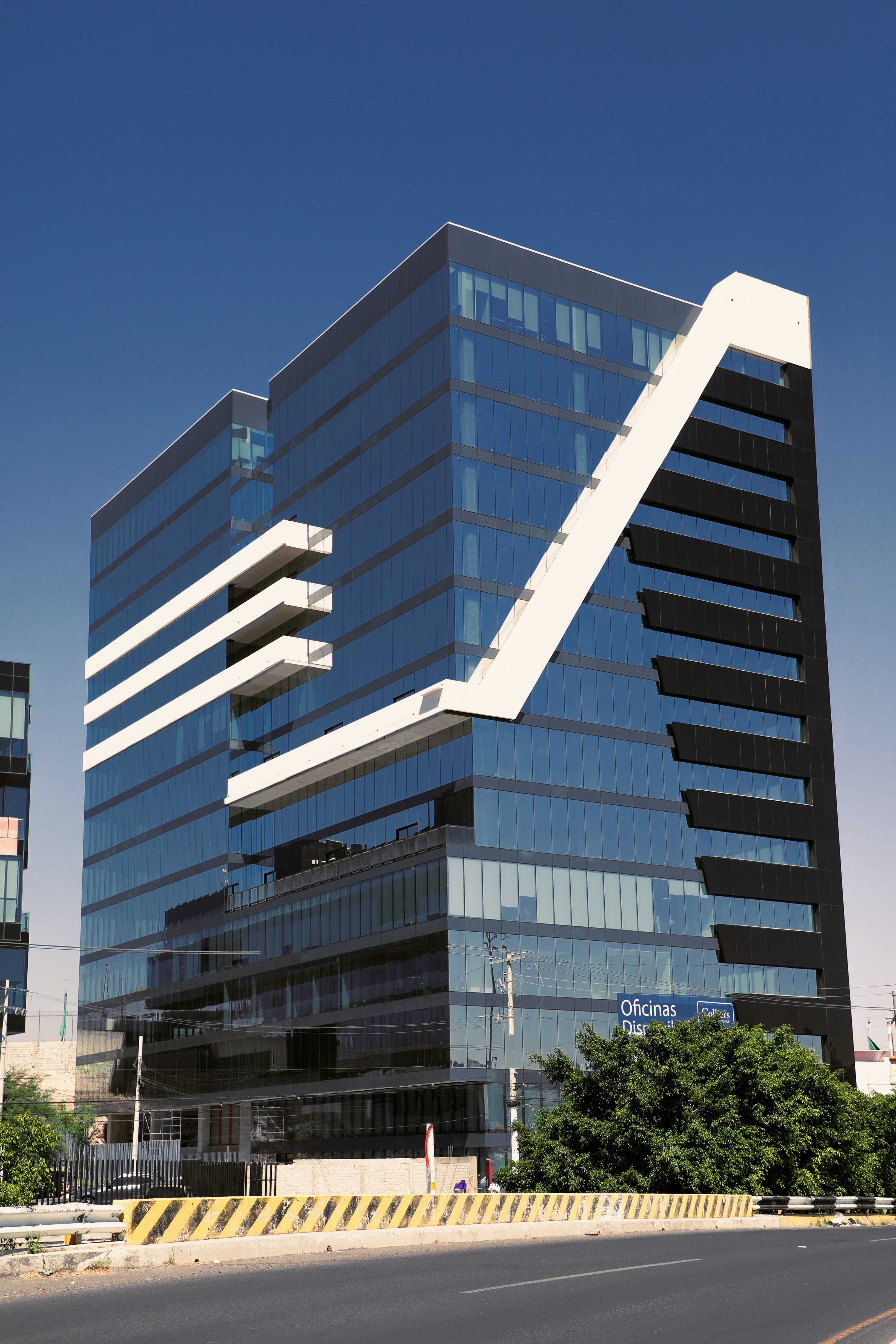 The tower has several common areas available for guest use, including a multipurpose room, a dining area, and a Roof Garden.