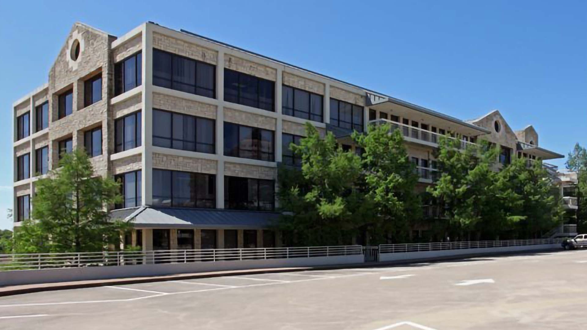 Office Spaces for Rent at Riverside Commons, Las Colinas Office Spaces for Rent at Riverside Commons, Las Colinas