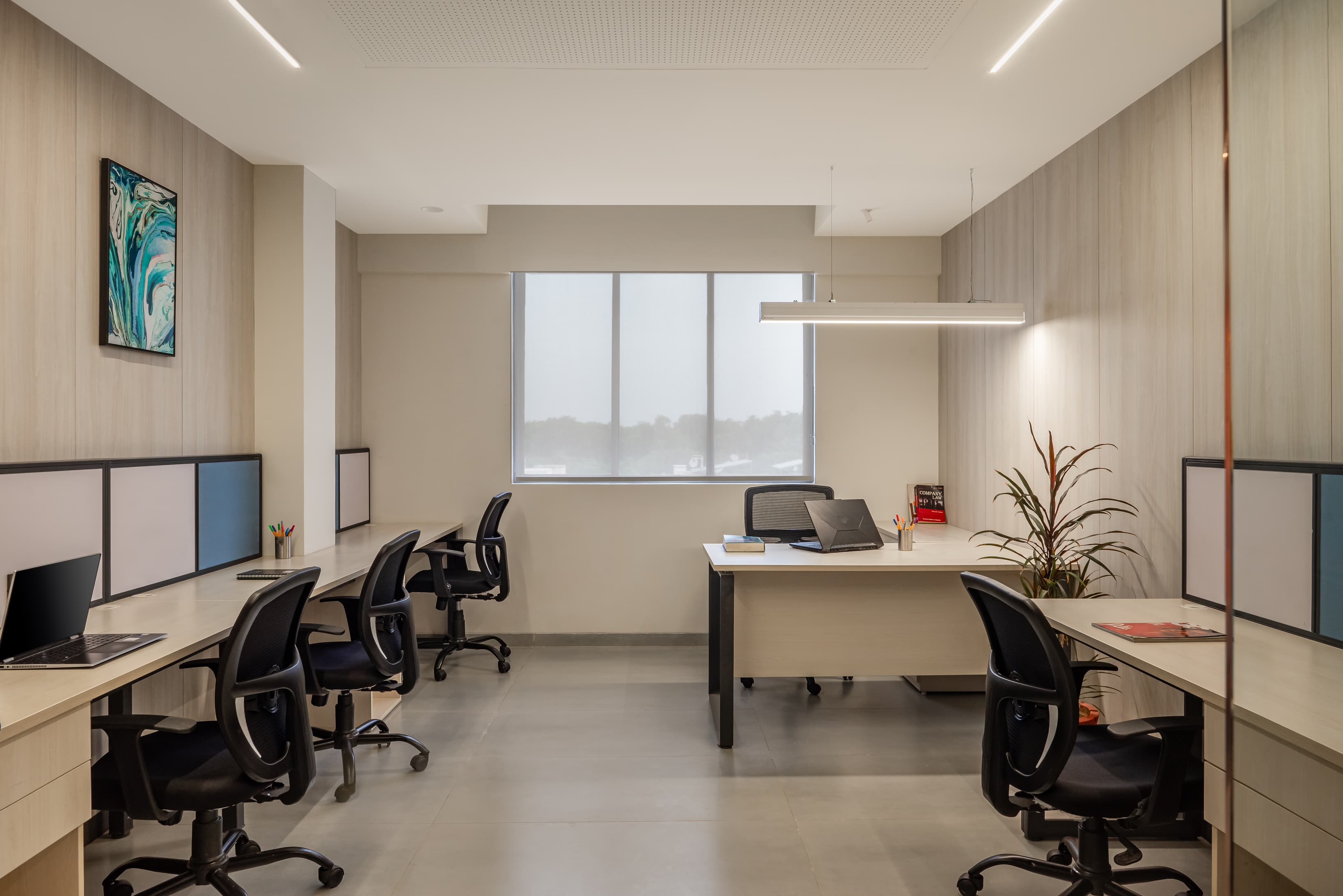 Focus. Collaborate. Create — your 7-seater cabin built for ideas and teamwork.