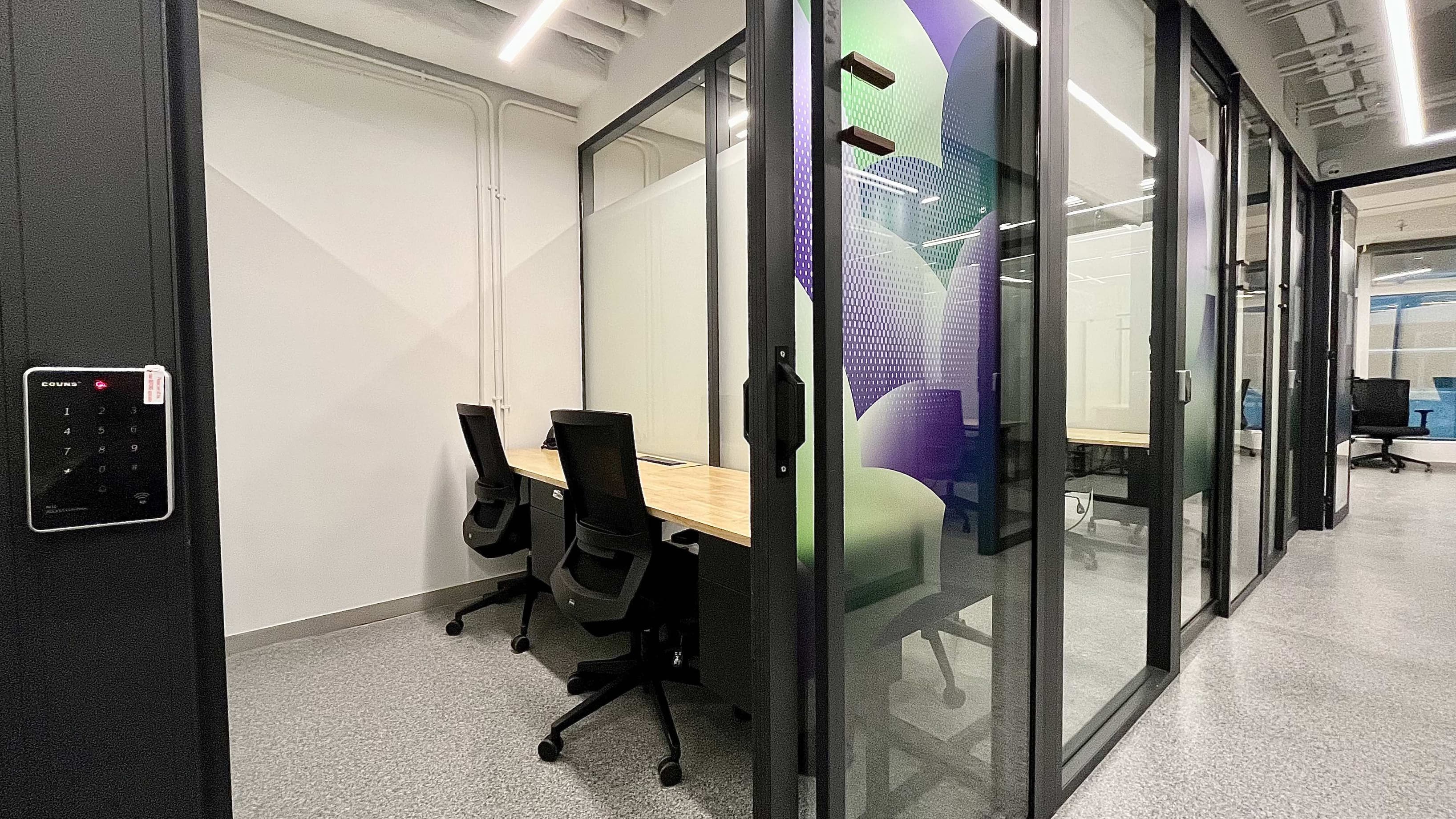 2 persons office
