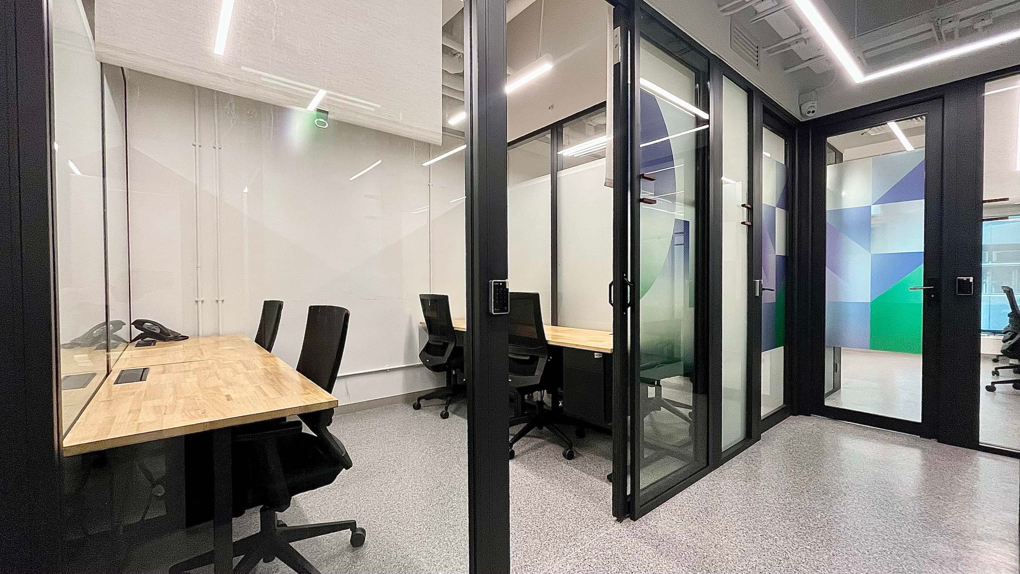 4 persons office