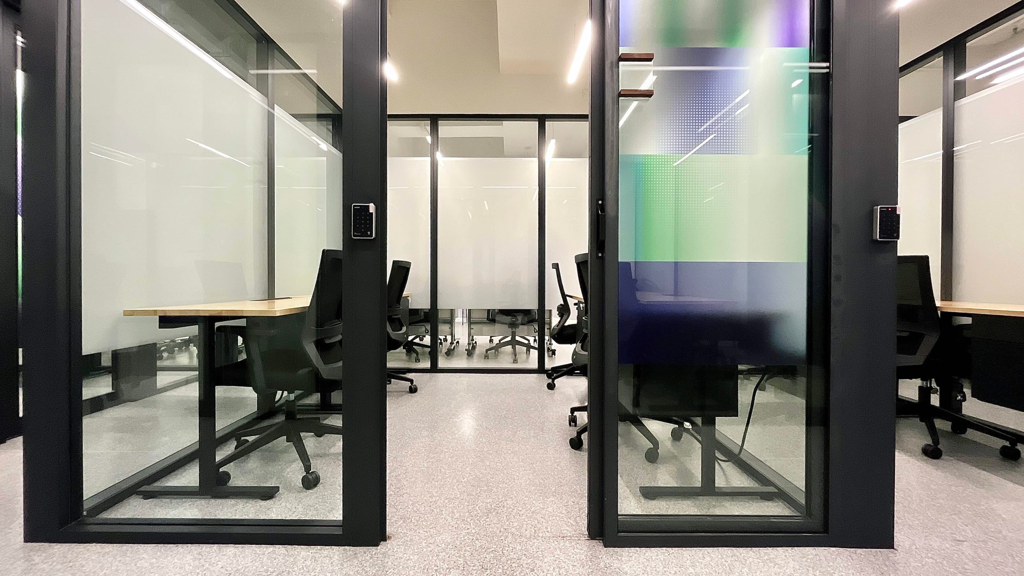 4 persons office