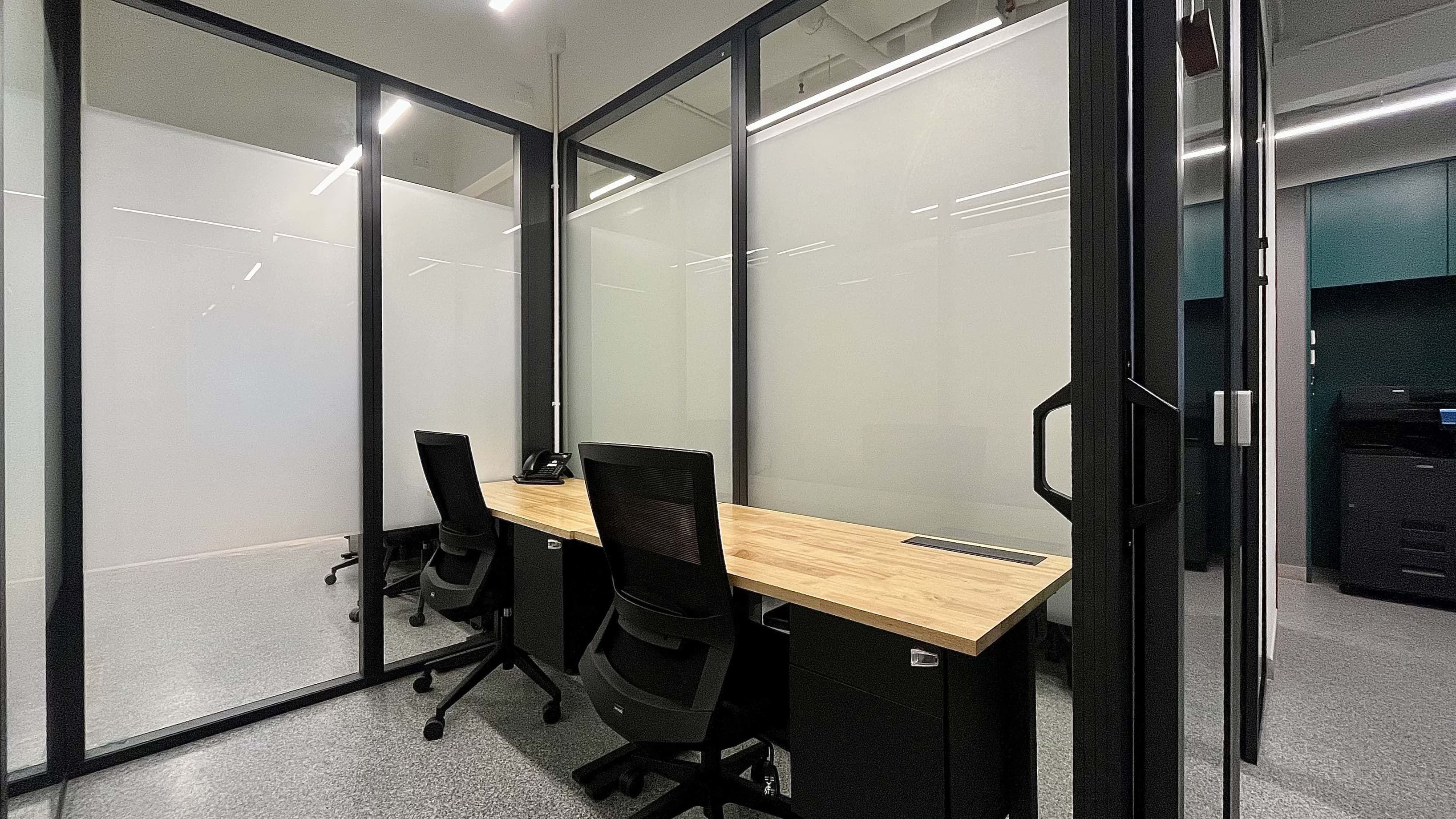 2 persons office