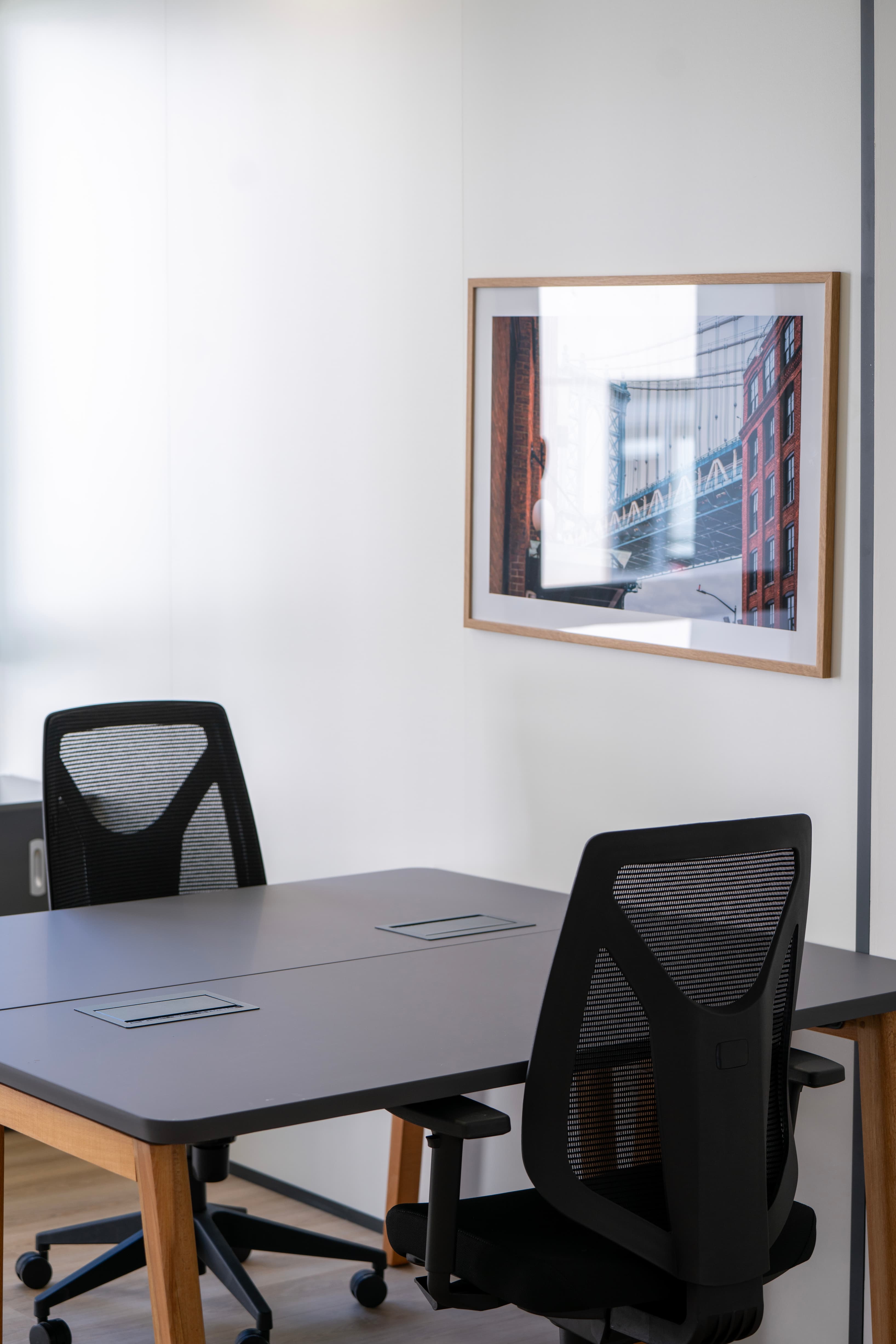 bureau pour 2 personnes donnant sur l'extérieur bureau pour 2 personnes donnant sur l'extérieur