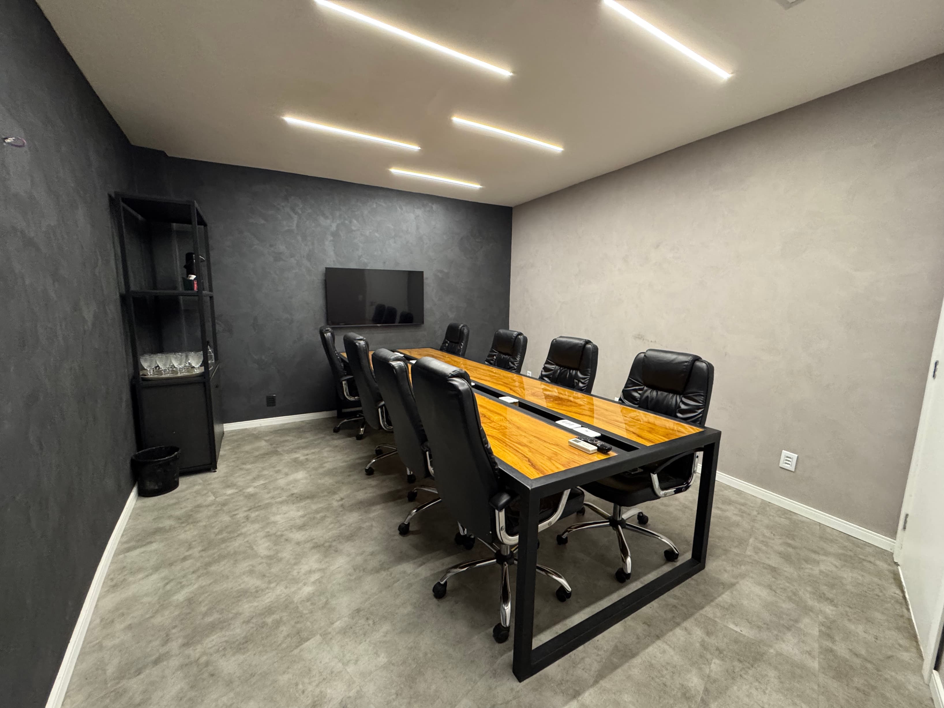 Sala de Reunião para até 8 pessoas Sala de Reunião para até 8 pessoas