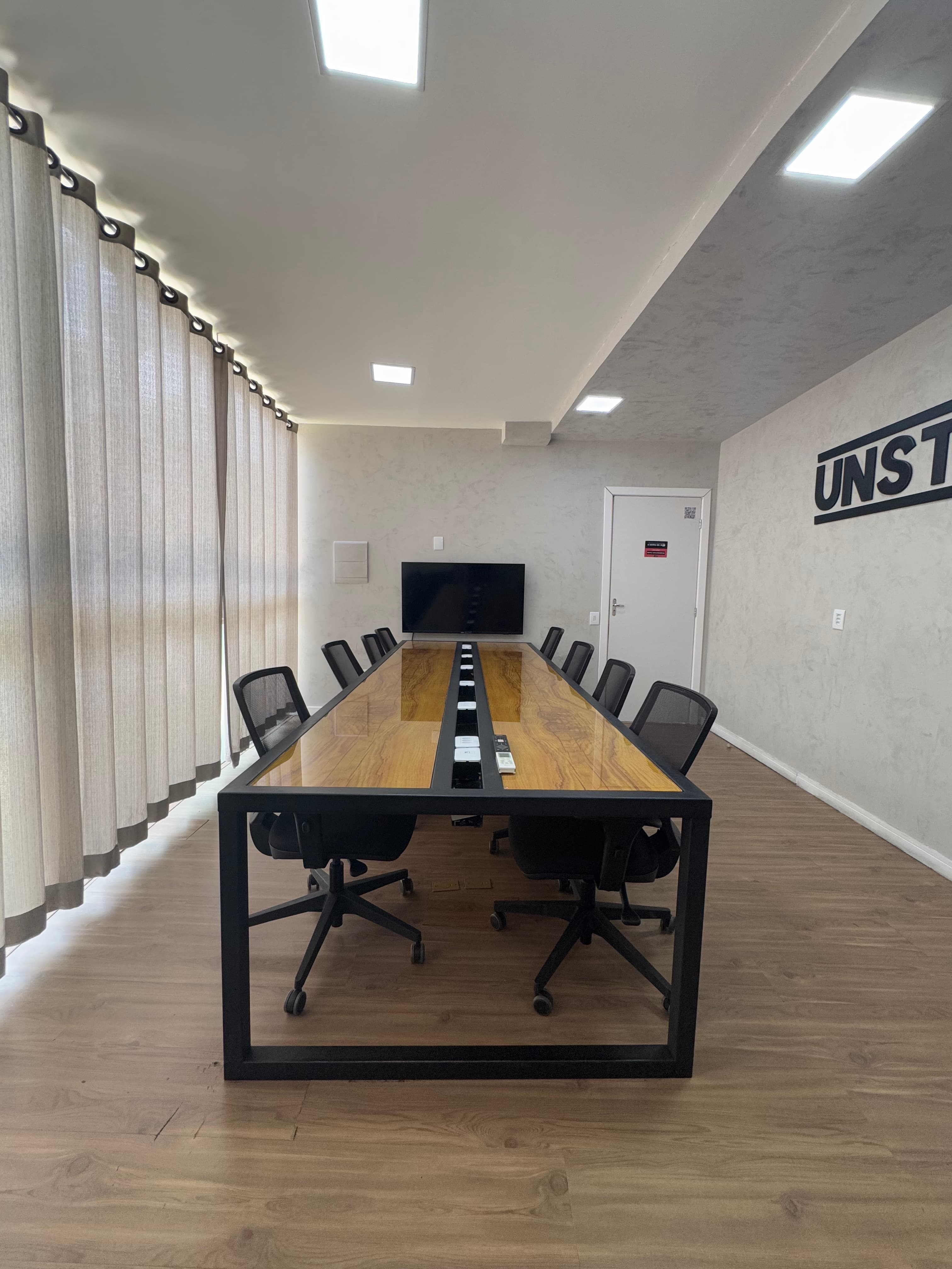 Sala de Reunião para até 10 pessoas Sala de Reunião para até 10 pessoas