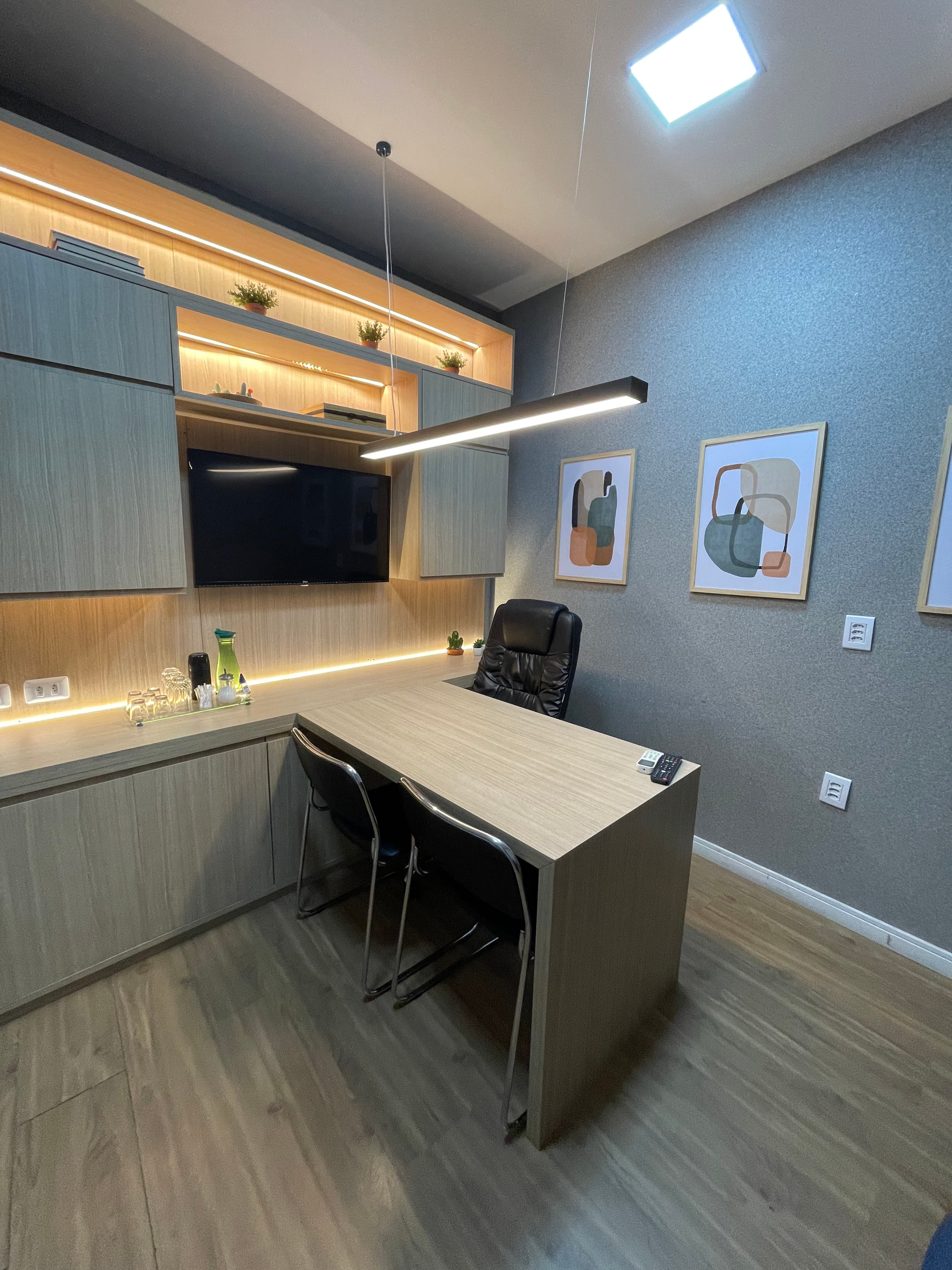 Sala de Atendimento para até 3 pessoas Sala de Atendimento para até 3 pessoas