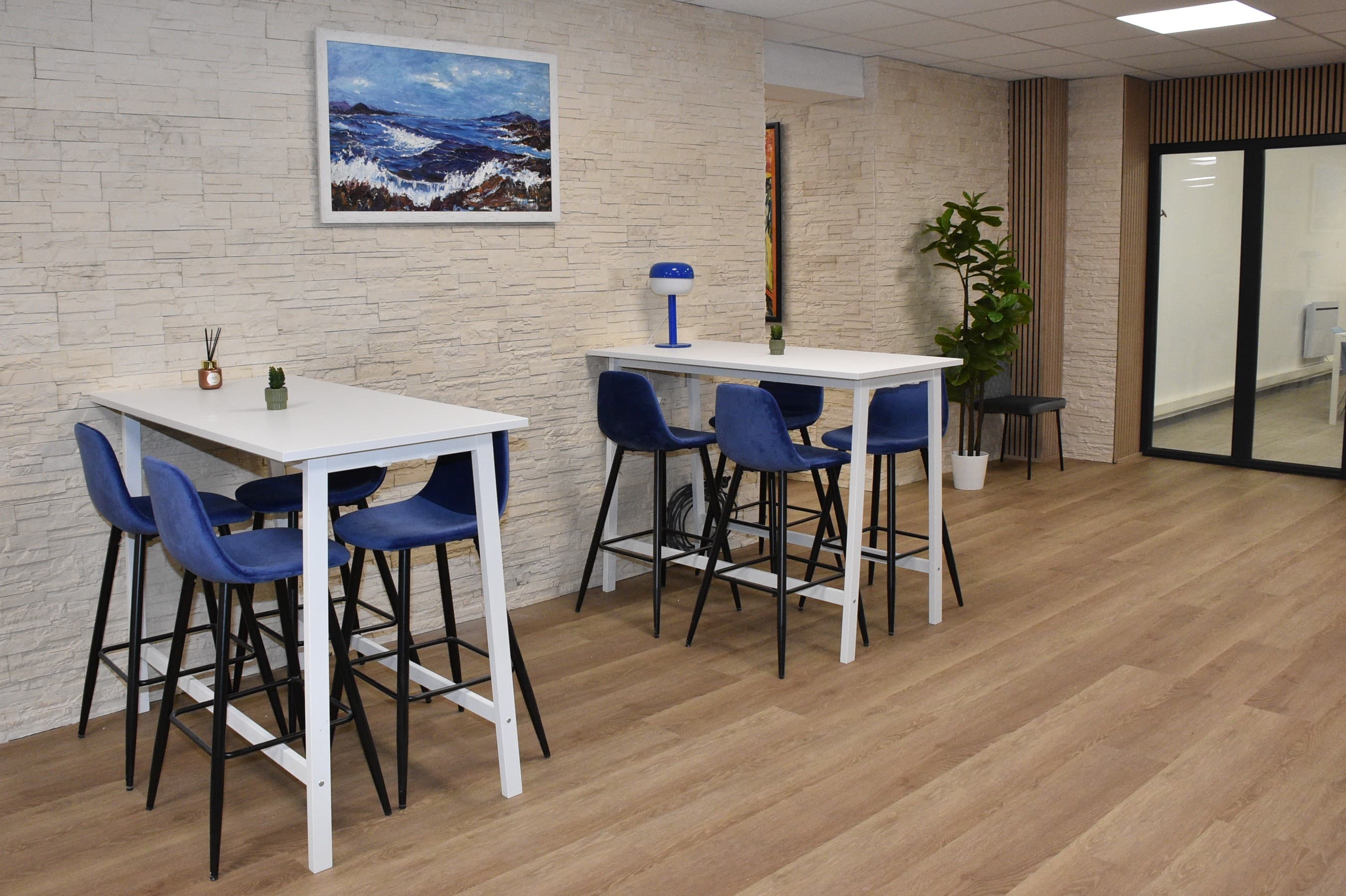 Espace standing — réunions debout et networking informel
