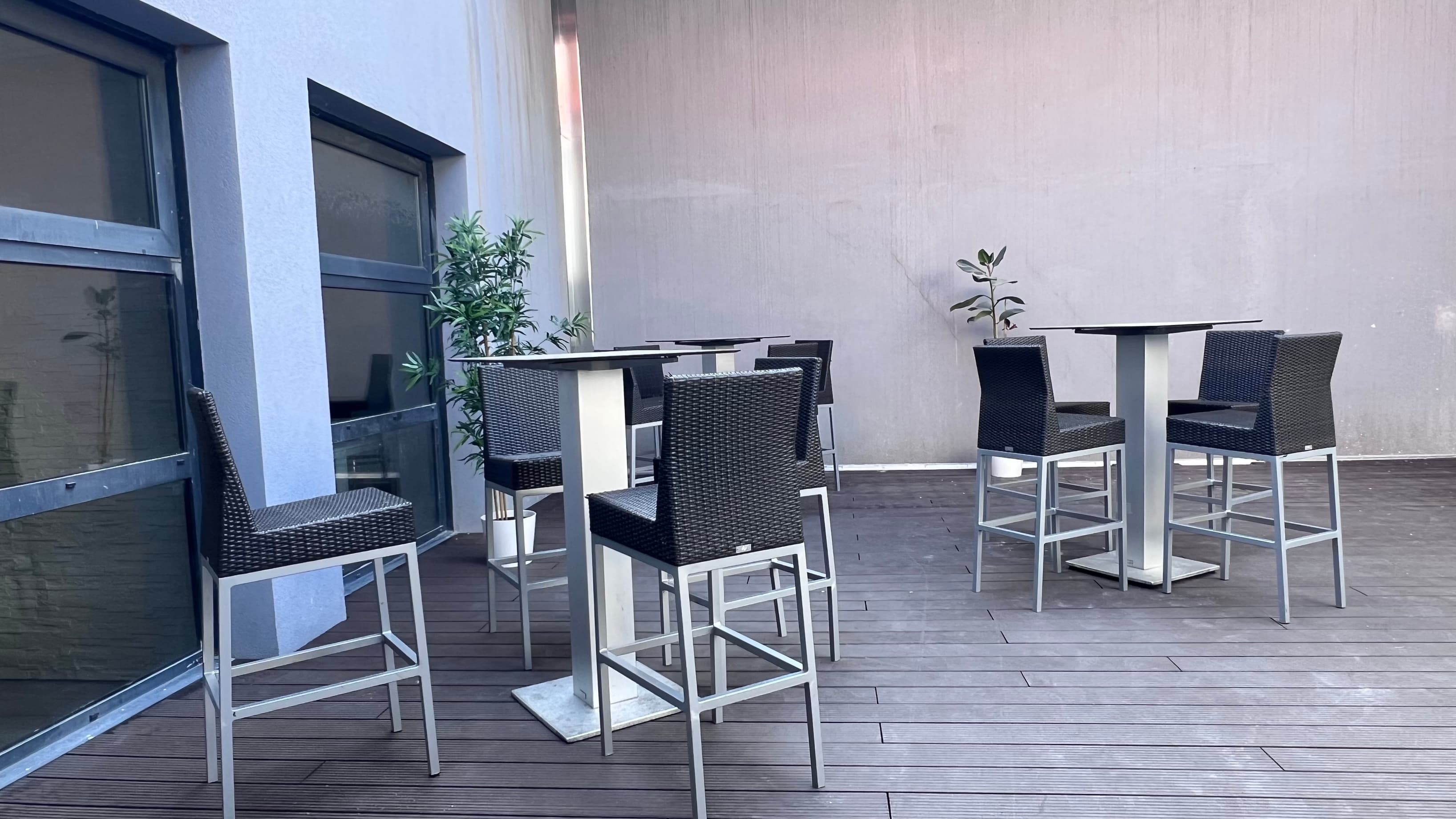 Patio extérieur 50 places — événements d'entreprise Antibes Patio extérieur 50 places — événements d'entreprise Antibes