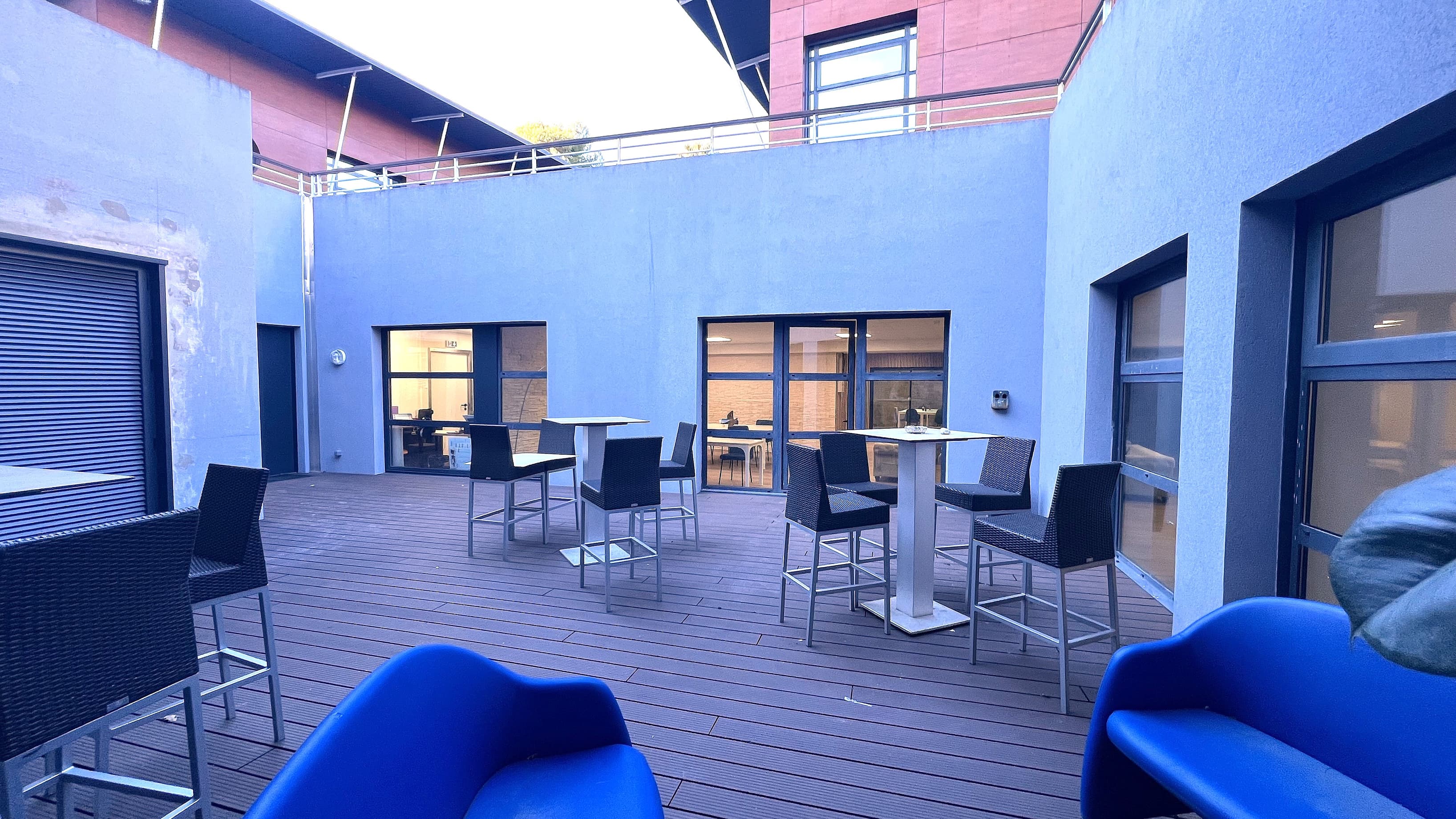 Patio privatif 50 places — séminaires et team building Patio privatif 50 places — séminaires et team building