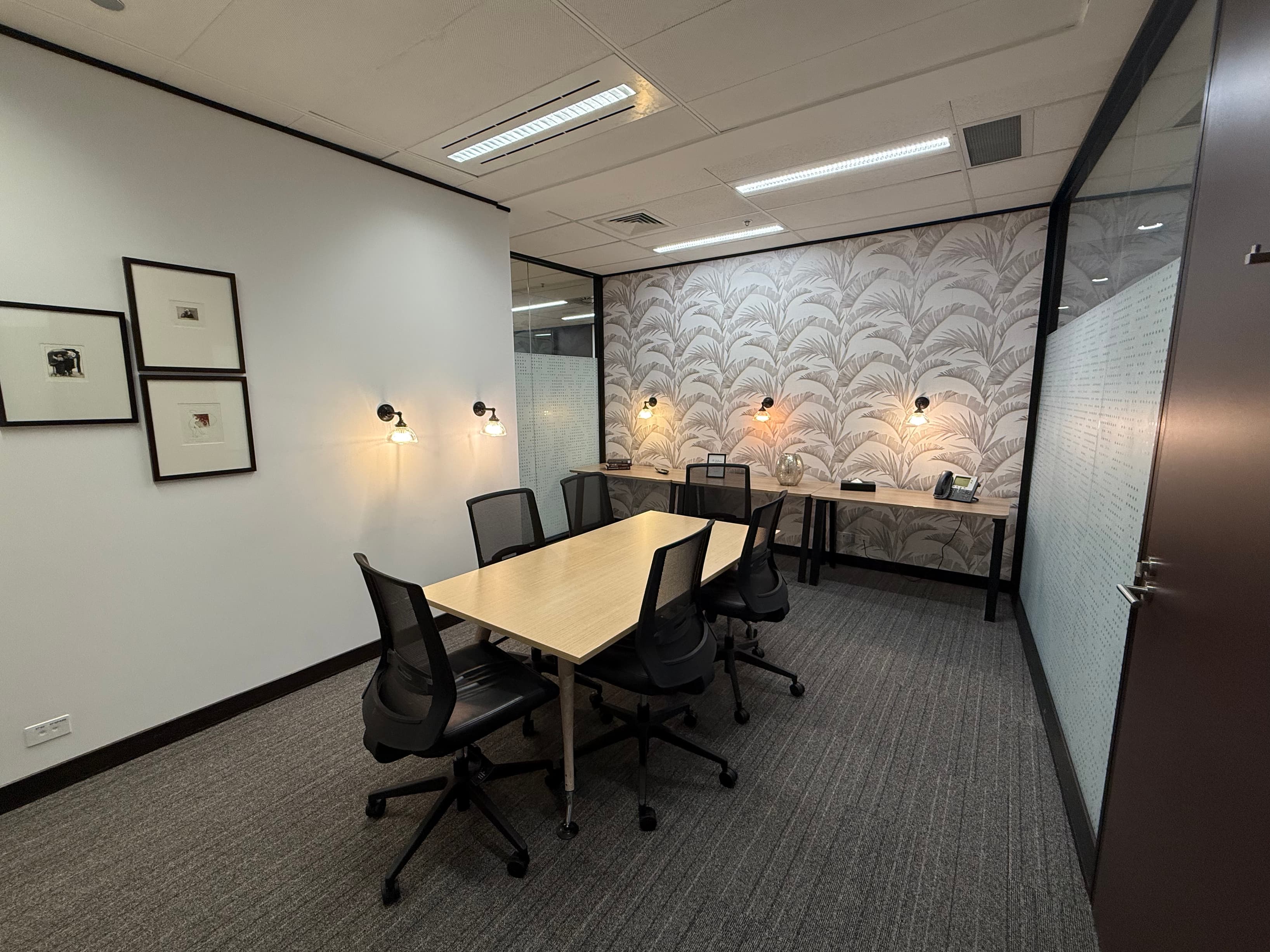 6 Person Meeting Room