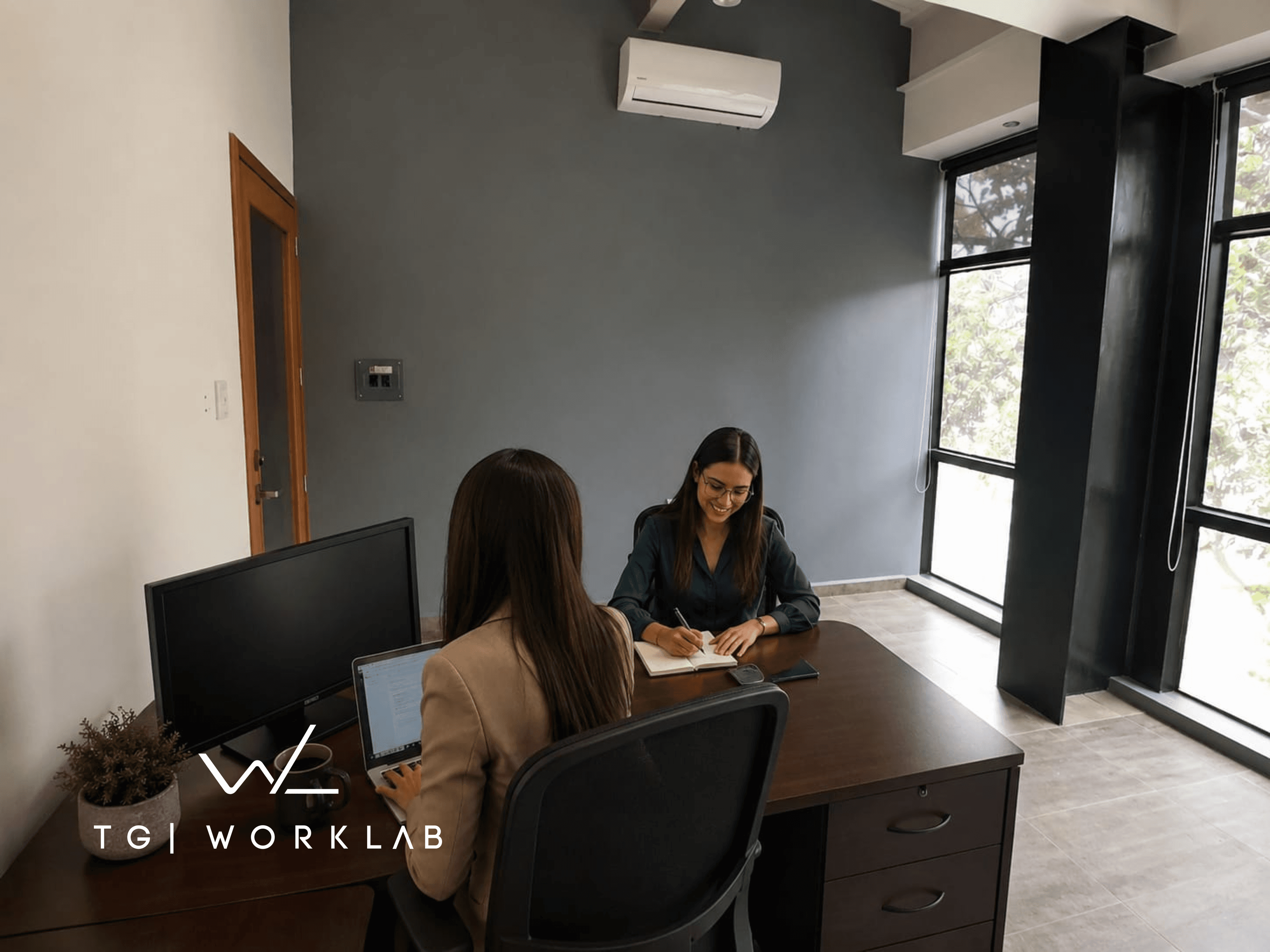 Oficina privada, con wifi, A/A, mobiliario incluído