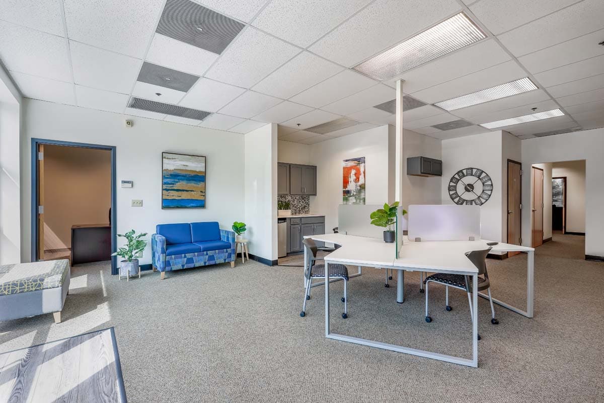 Hot desk/ Lounge Area