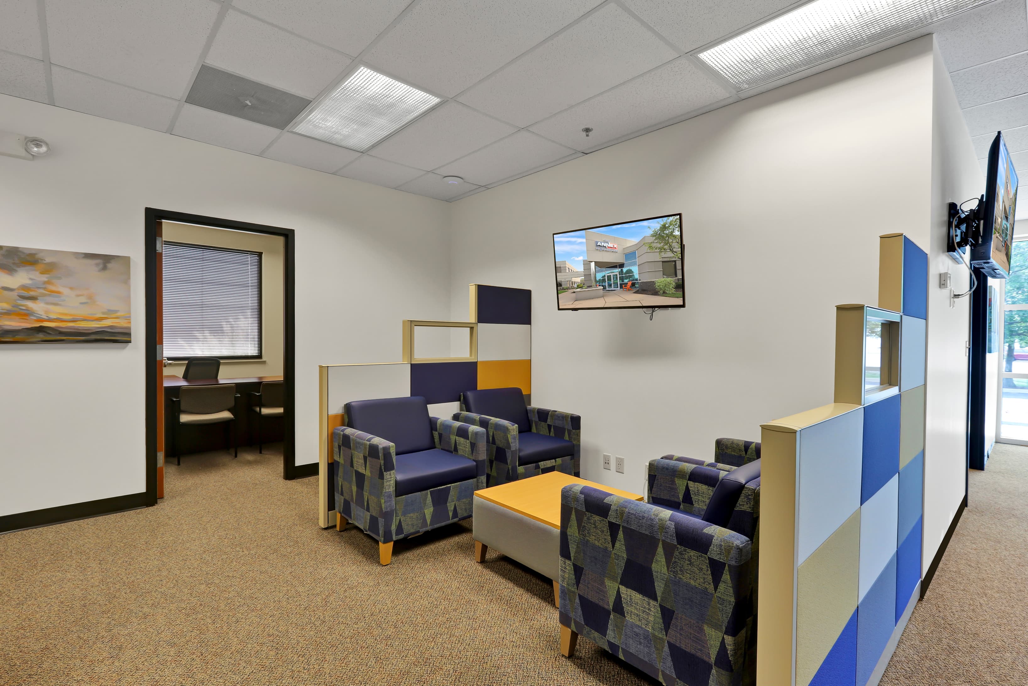 Hot desk/ Lounge Area