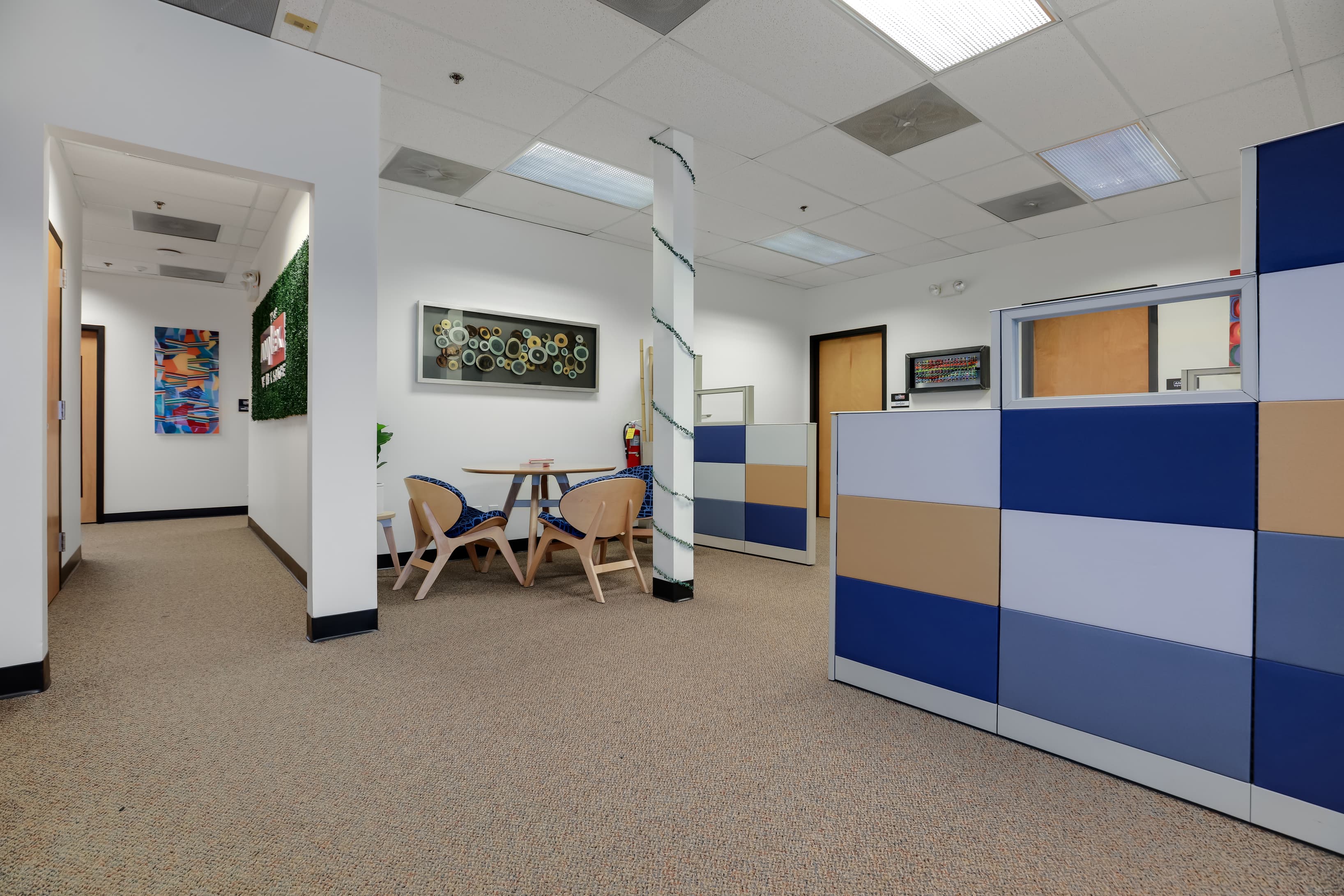 Hot Desk/Lounge Area