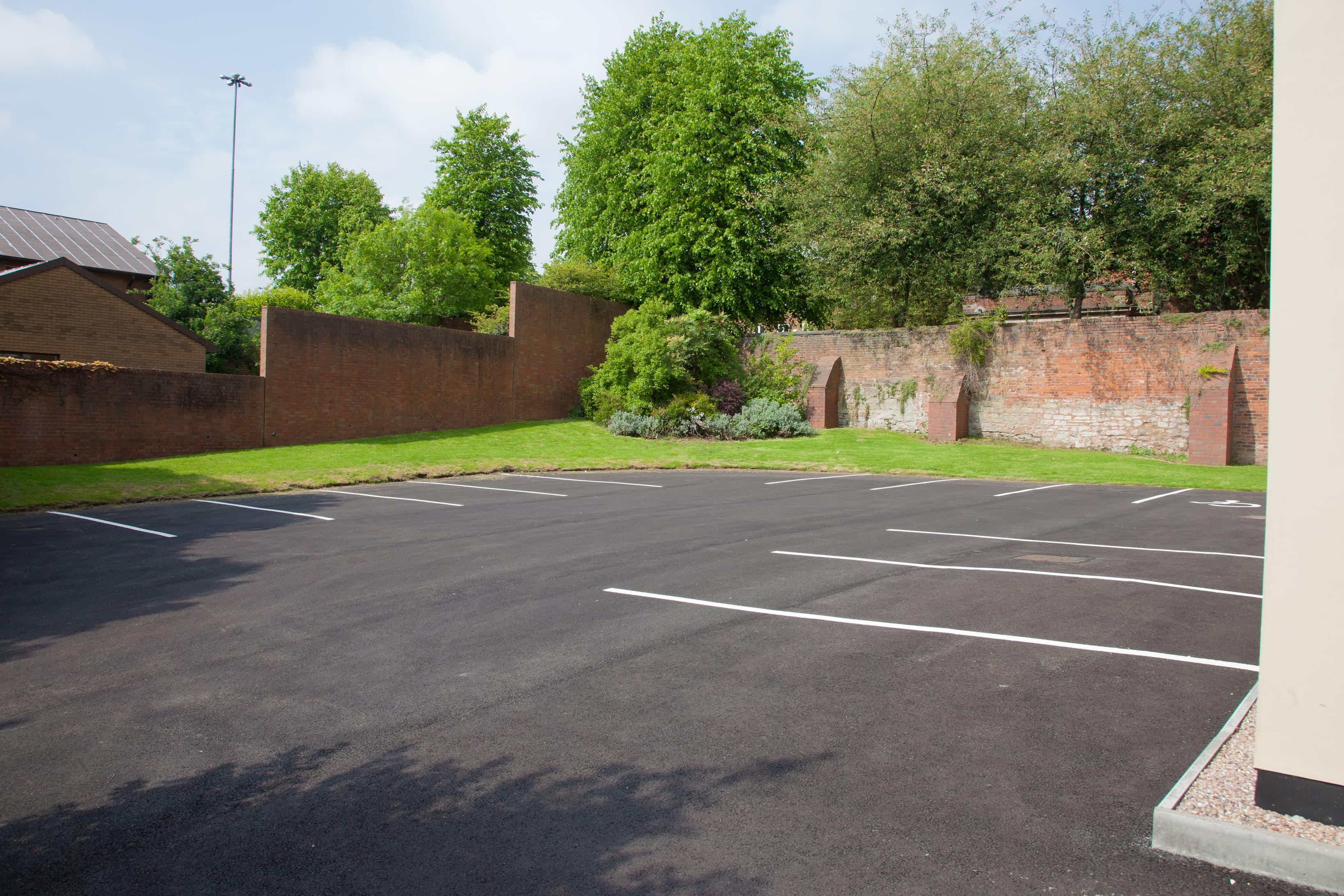 Ample on-site private parking for tenants and visitors within the building grounds. Ample on-site private parking for tenants and visitors within the building grounds.