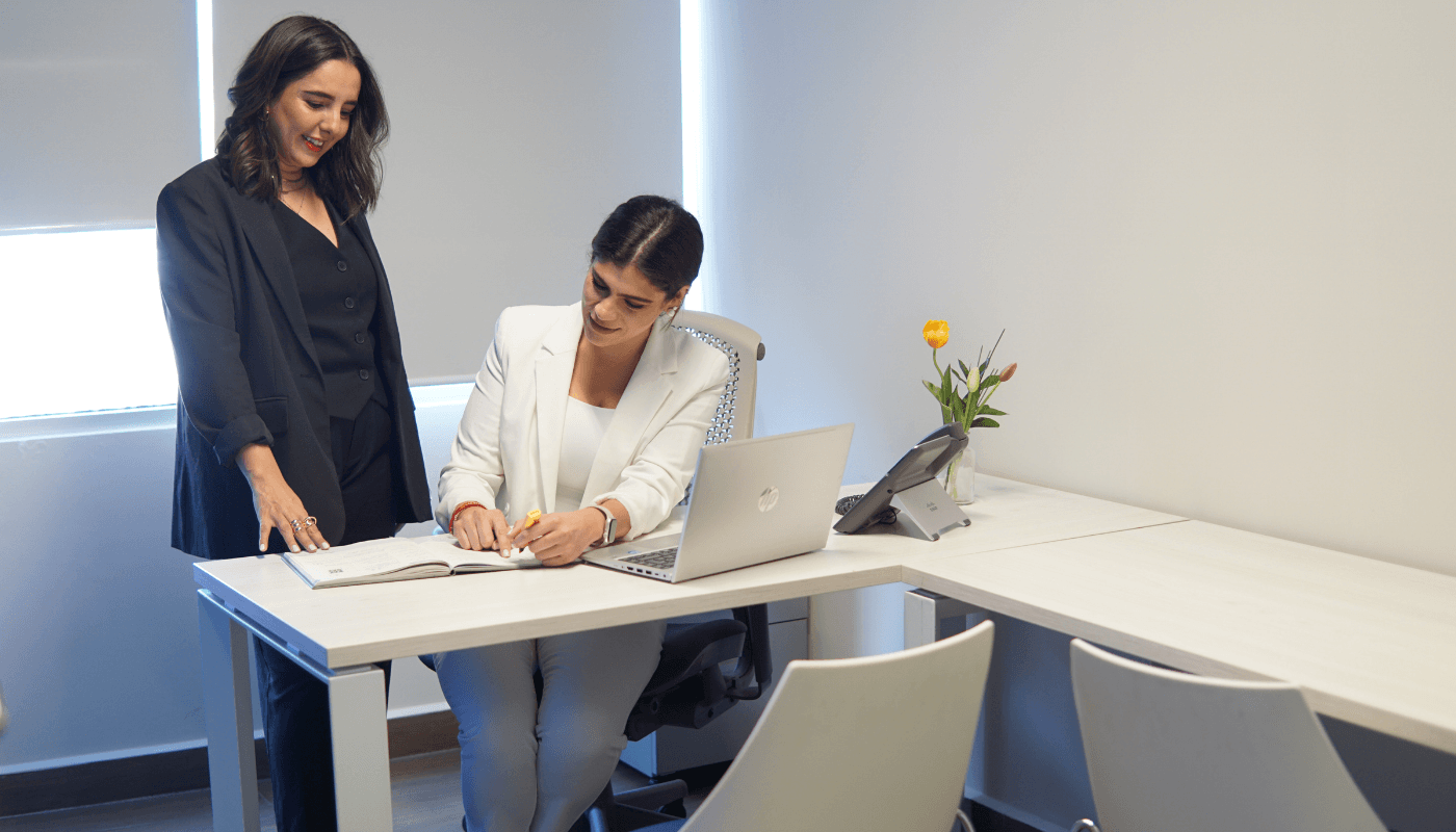 Oficinas Equipadas para maximizar tu eficiencia y profesionalismo en un espacio cómodo, funcional y listo para ti.