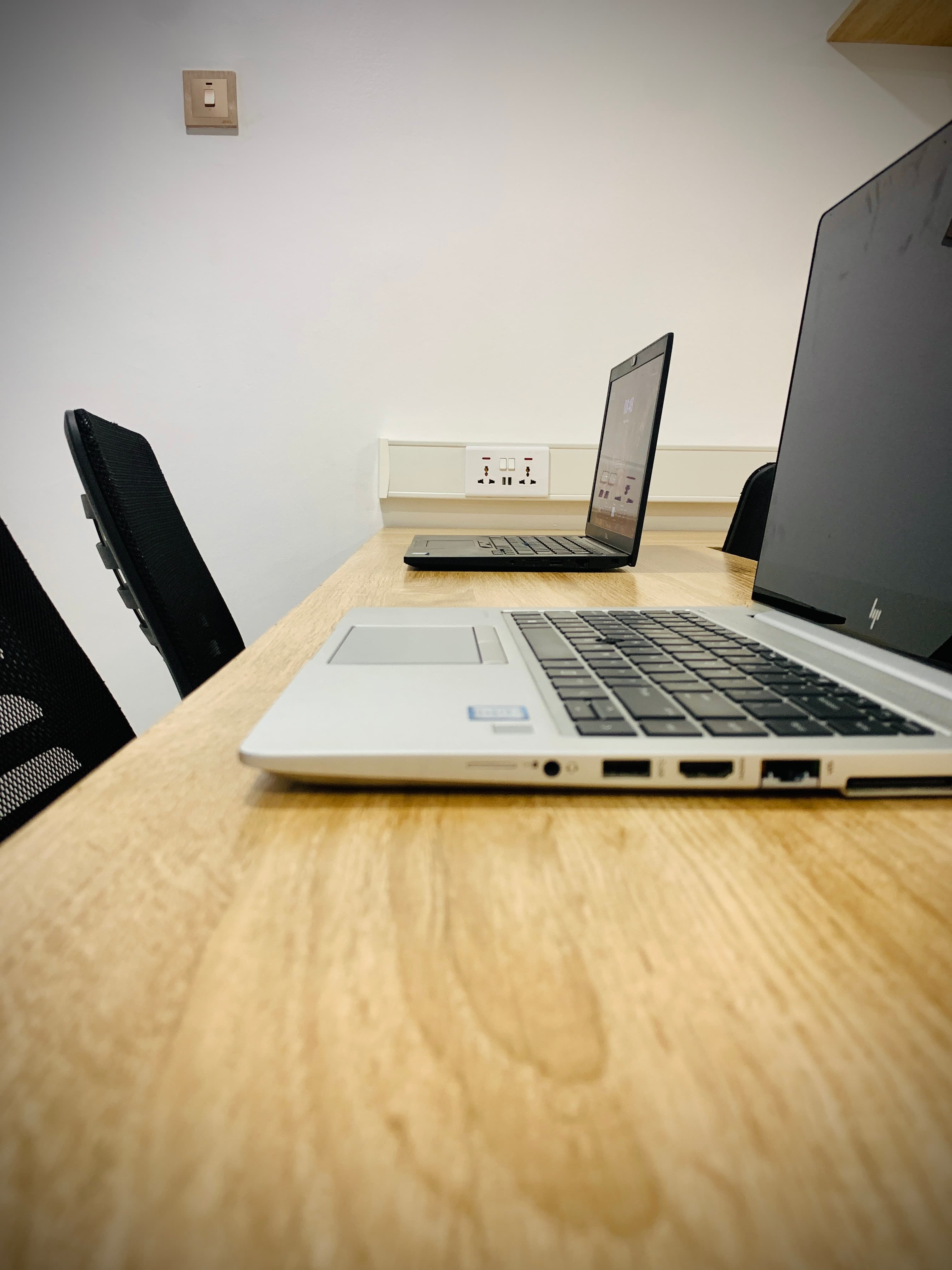 Resa Tech Spaces Workspace 4