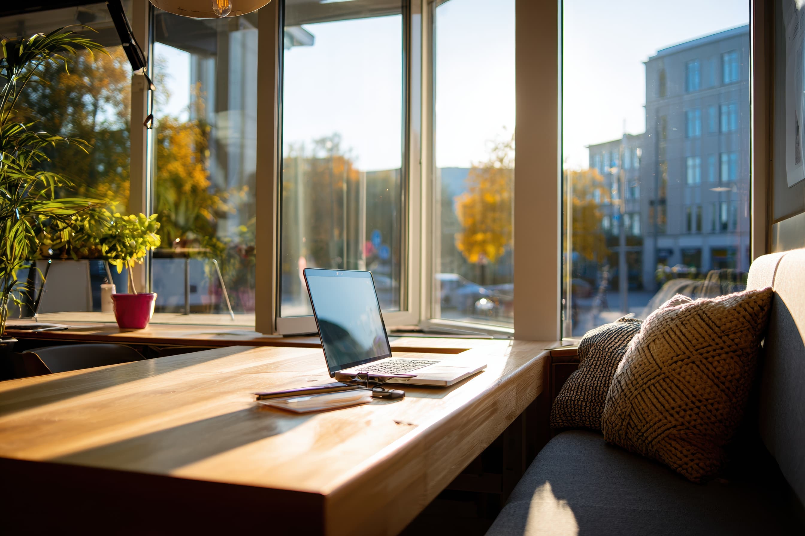 Desks hero Desks hero