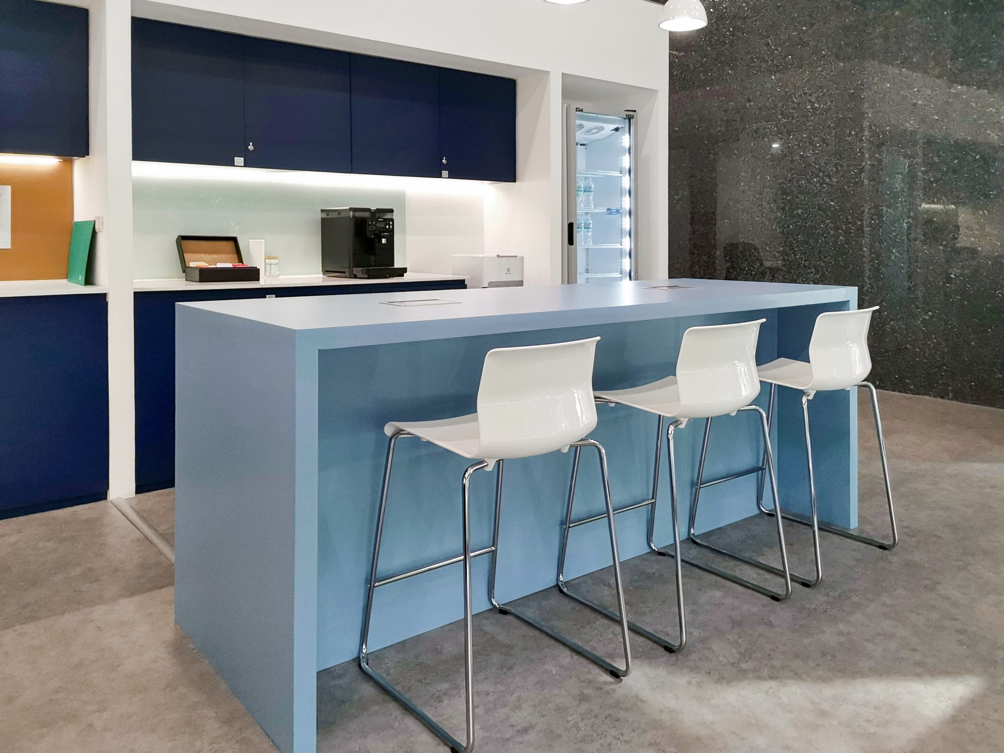 Bangkok, Teo Hong Silom Building image 5 Bangkok, Teo Hong Silom Building image 5