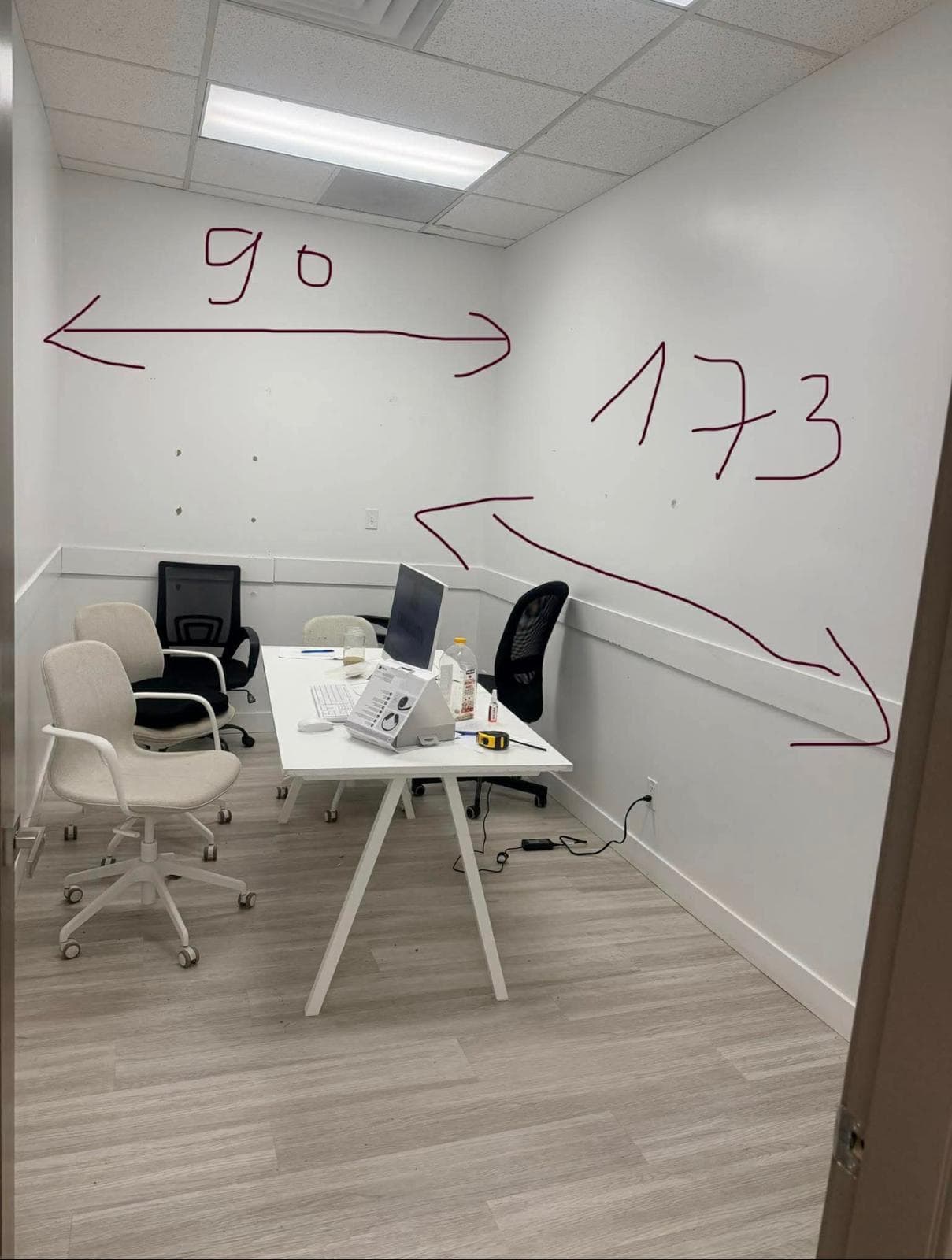 Room size: approx. 9 ft × 17.3 ft Room size: approx. 9 ft × 17.3 ft