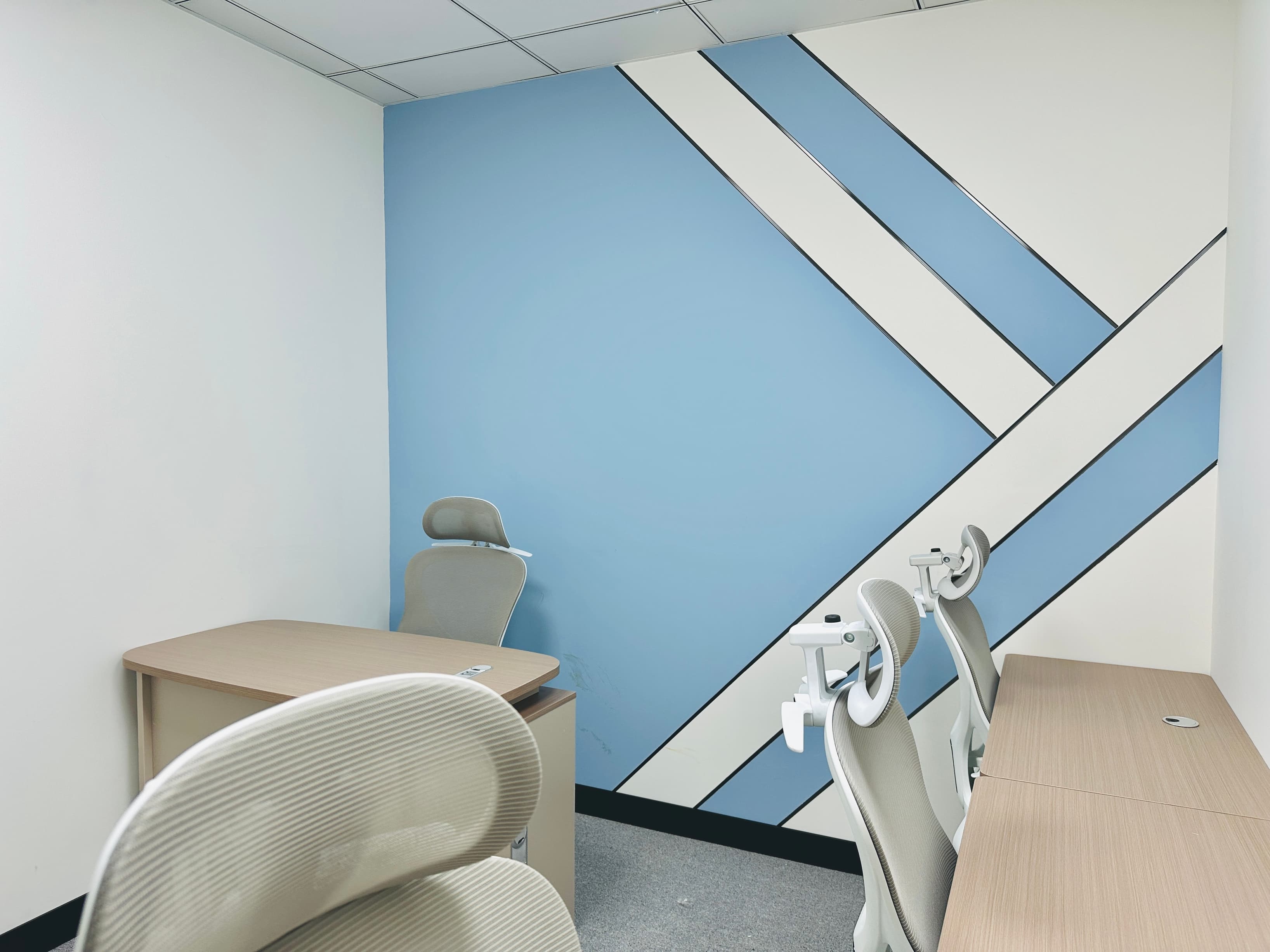 2-4 work station 2-4 work station