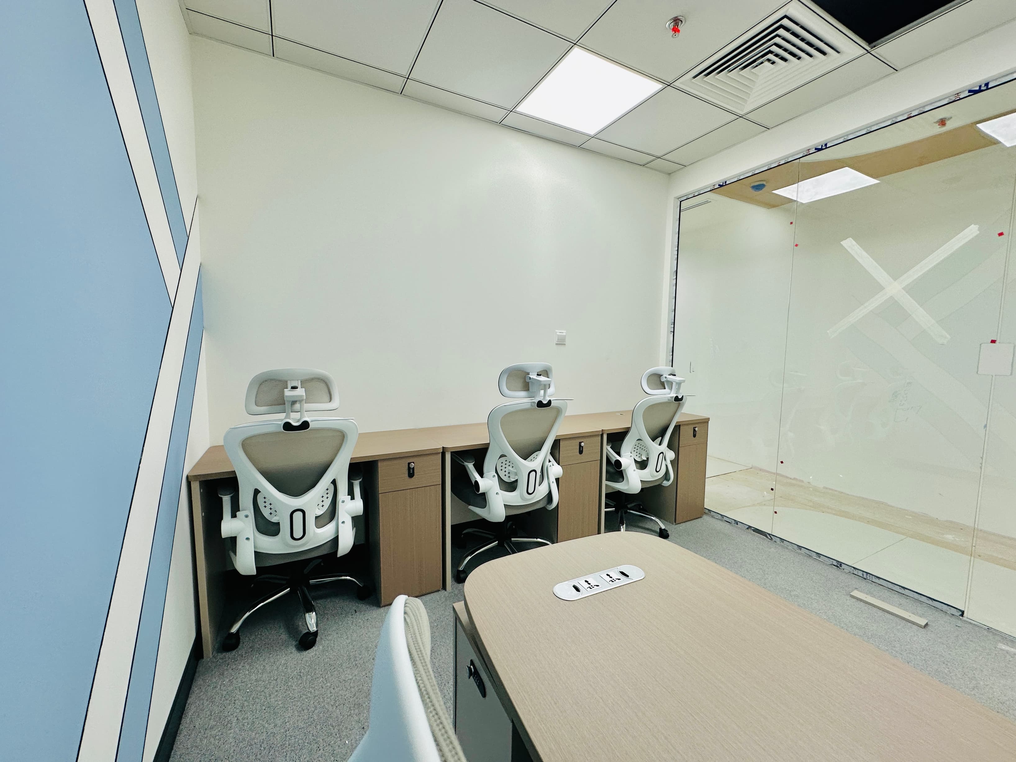 2-4 work station 2-4 work station