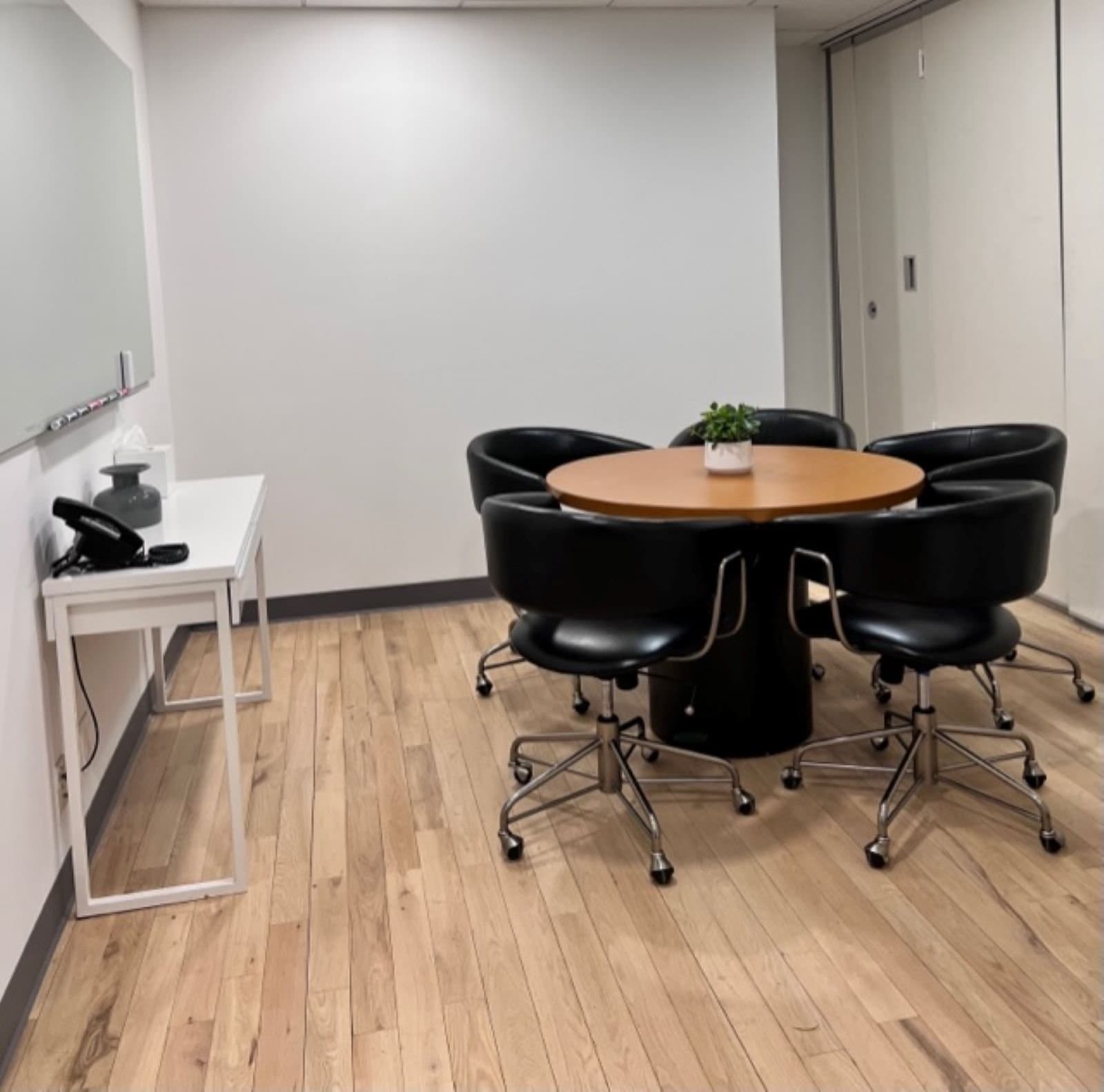 Small meeting room Small meeting room