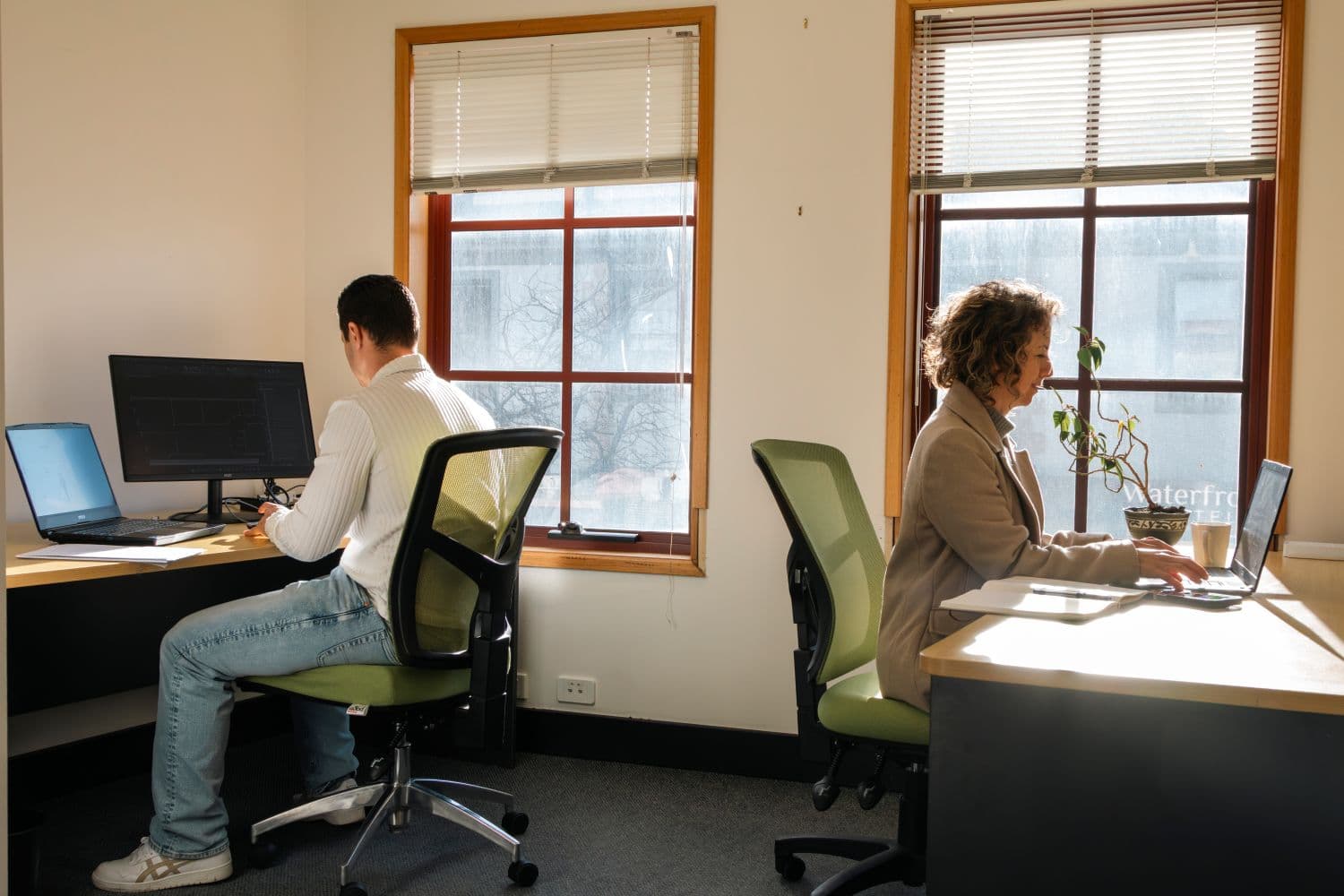 Private Offices/Dedicated desks Private Offices/Dedicated desks