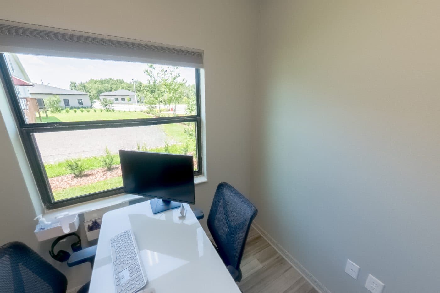 Representative medium office, furnished with desk, chairs and monitor (Mango Space Lutz). Representative medium office, furnished with desk, chairs and monitor (Mango Space Lutz).