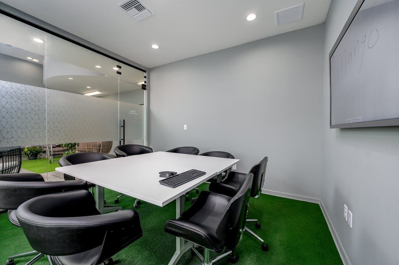 Small meeting room with wall display at a Mango Space sister location (Wesley Chapel). Small meeting room with wall display at a Mango Space sister location (Wesley Chapel).