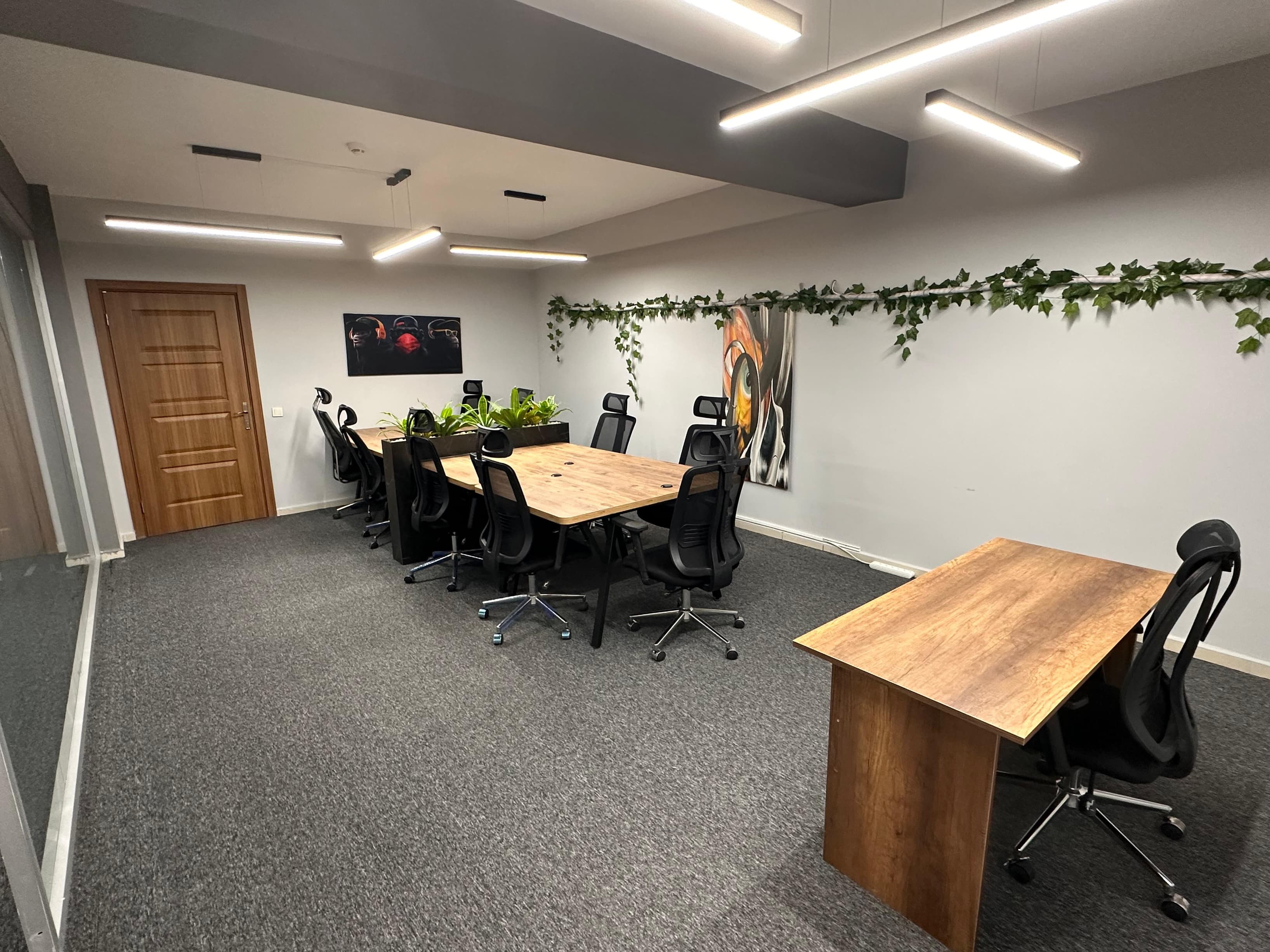 Our Creawork office services are specially prepared office rooms for you. Our Creawork office services are specially prepared office rooms for you.