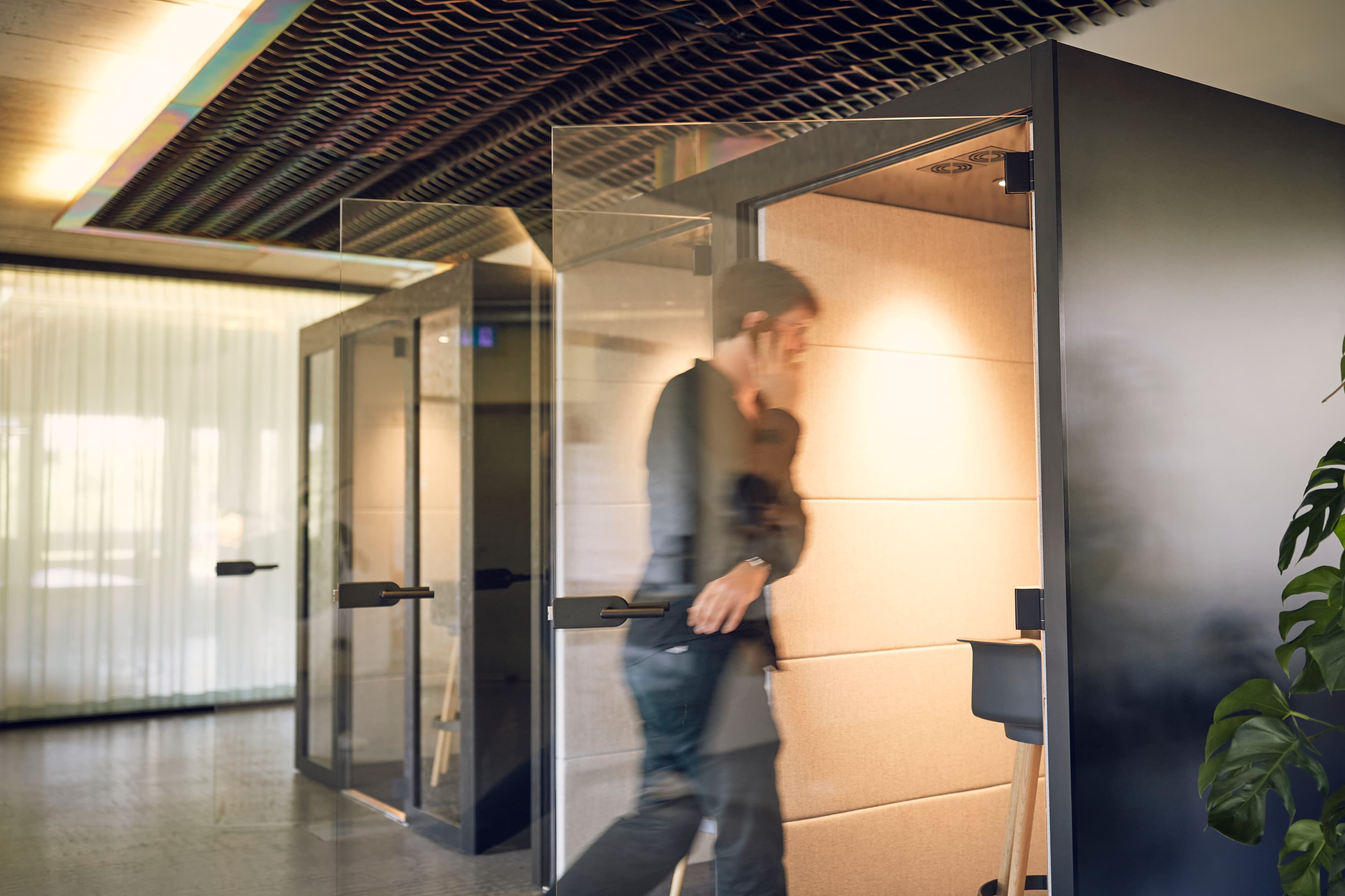 A quiet phone booth at ORBIZ Noerd for focused calls, designed with soft lighting and acoustic privacy. A quiet phone booth at ORBIZ Noerd for focused calls, designed with soft lighting and acoustic privacy.
